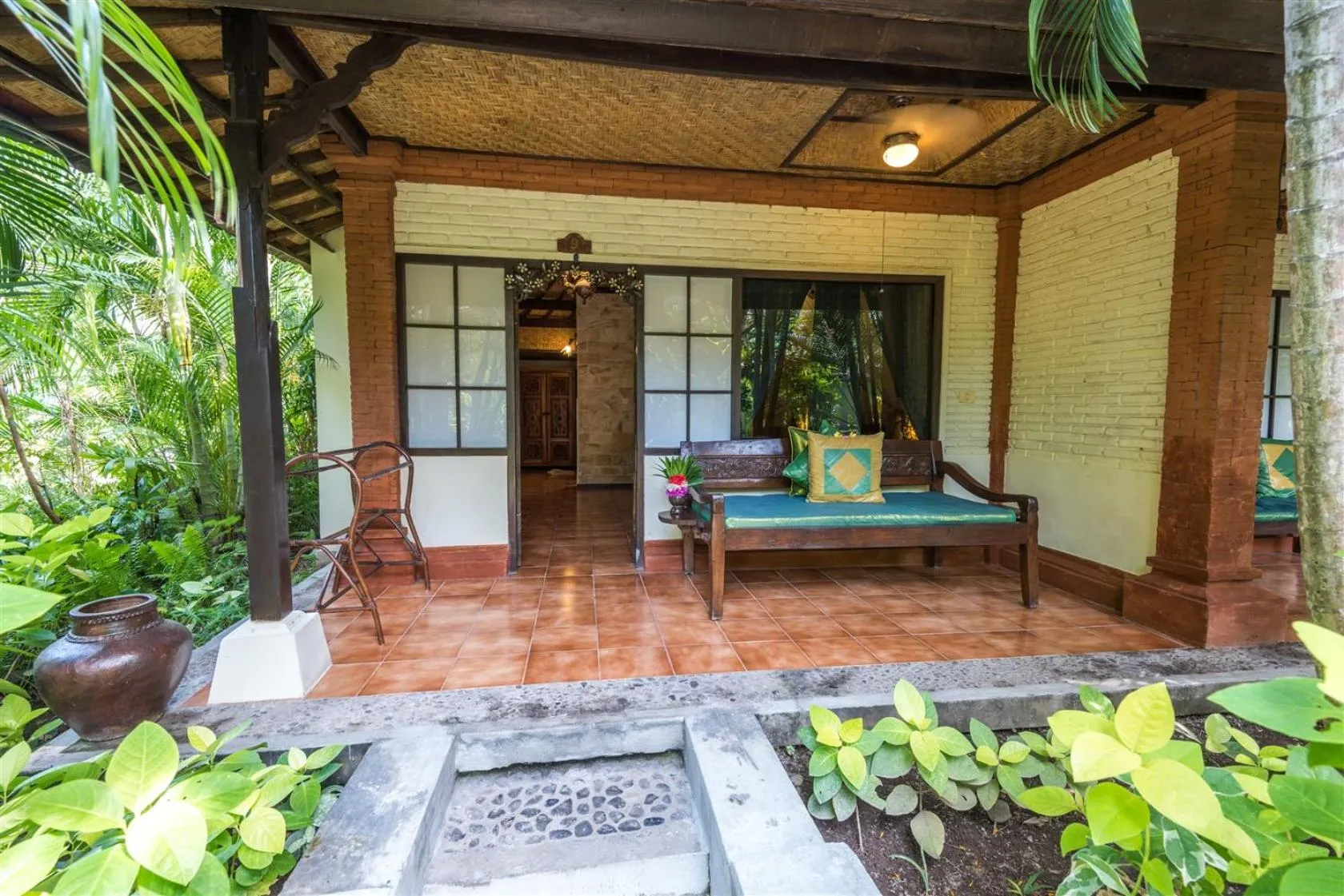 Balcony/Terrace in Hotel Pondok Sari Beach & SPA Resort