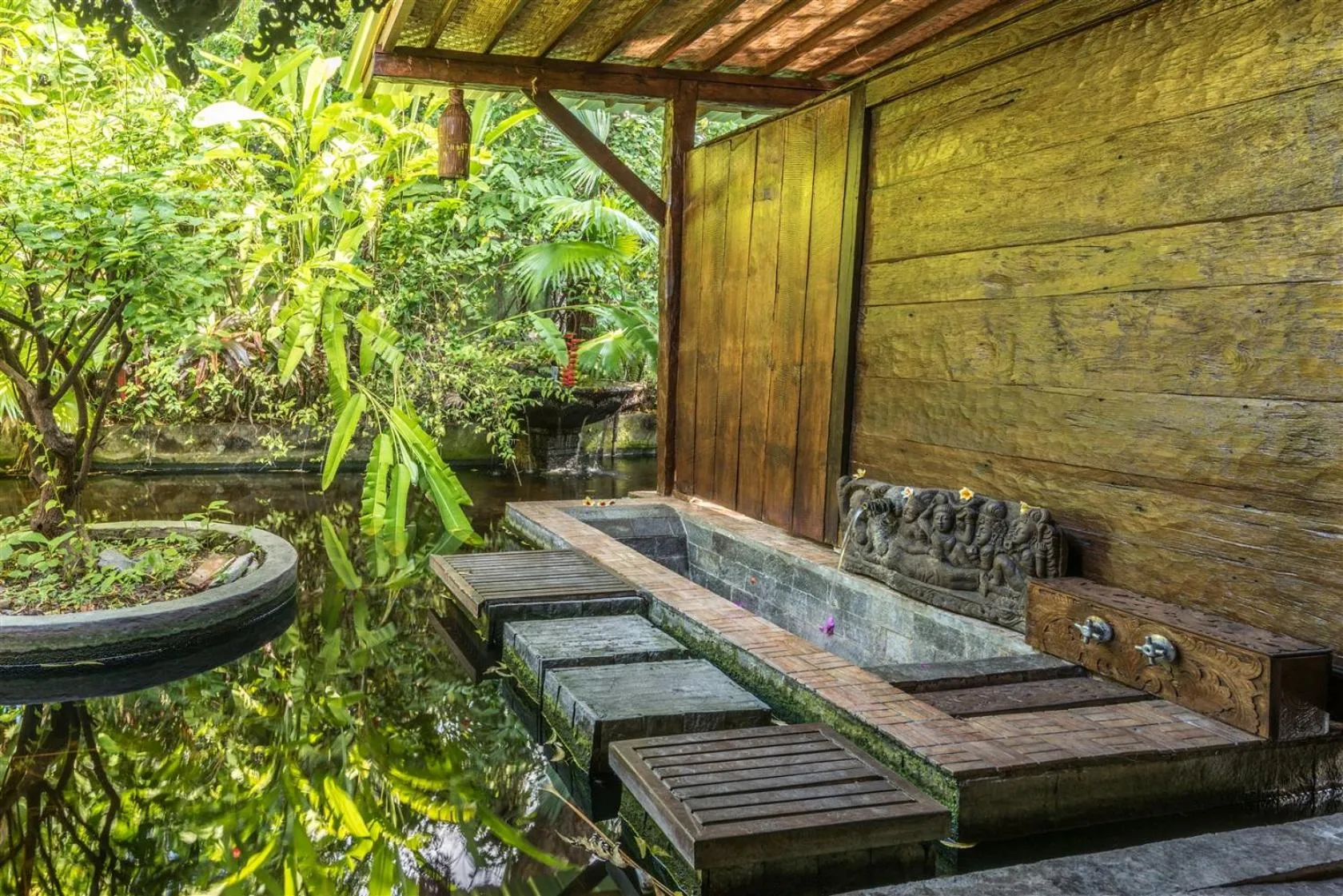 Massage in Hotel Pondok Sari Beach & SPA Resort