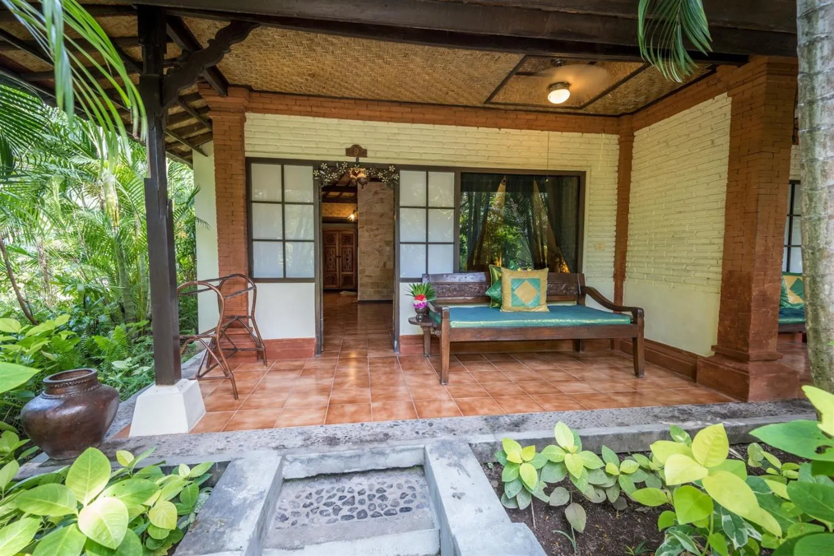 Patio in Hotel Pondok Sari Beach & SPA Resort