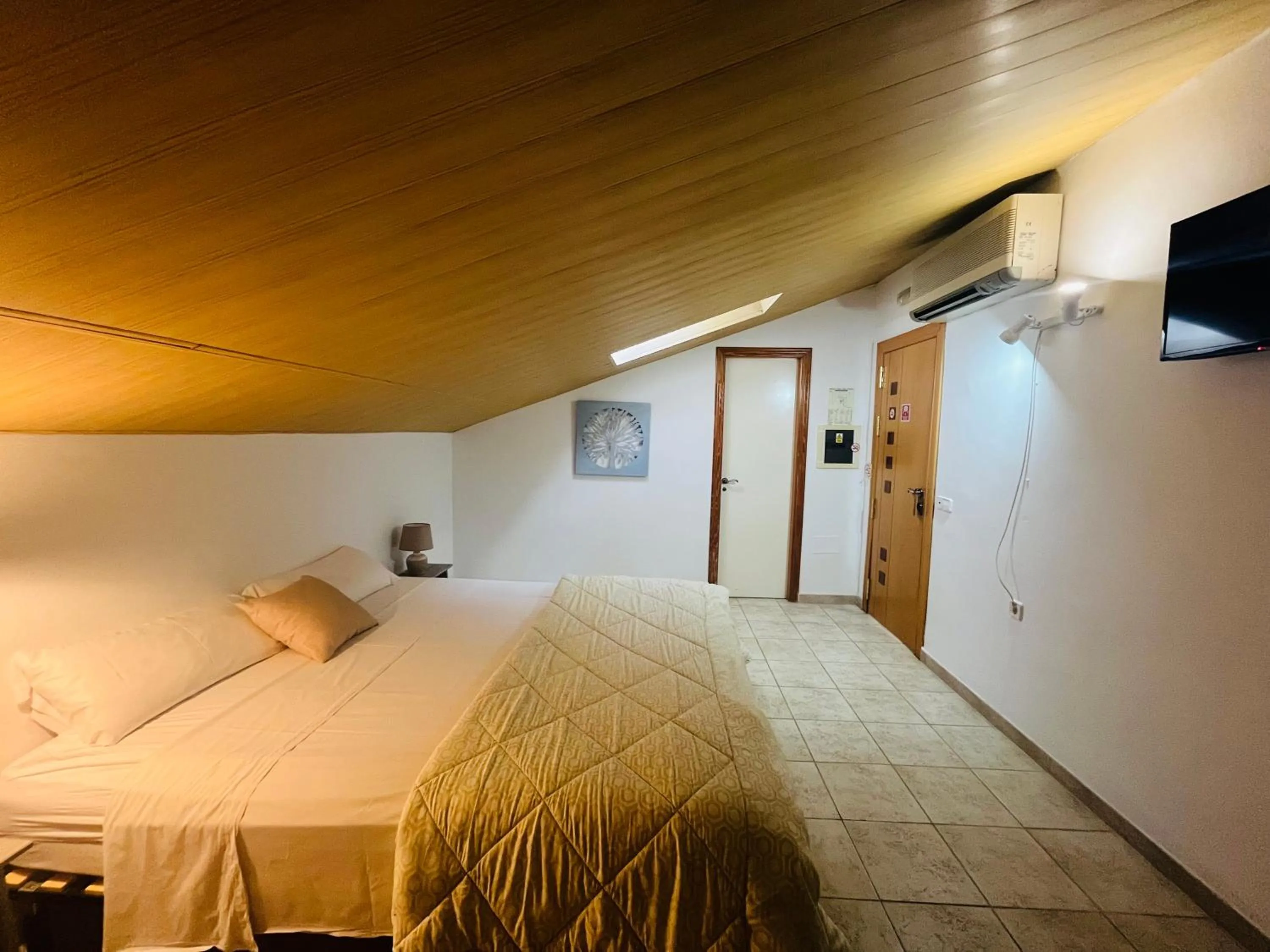 Bed in HOTEL MUSEO Lucainena