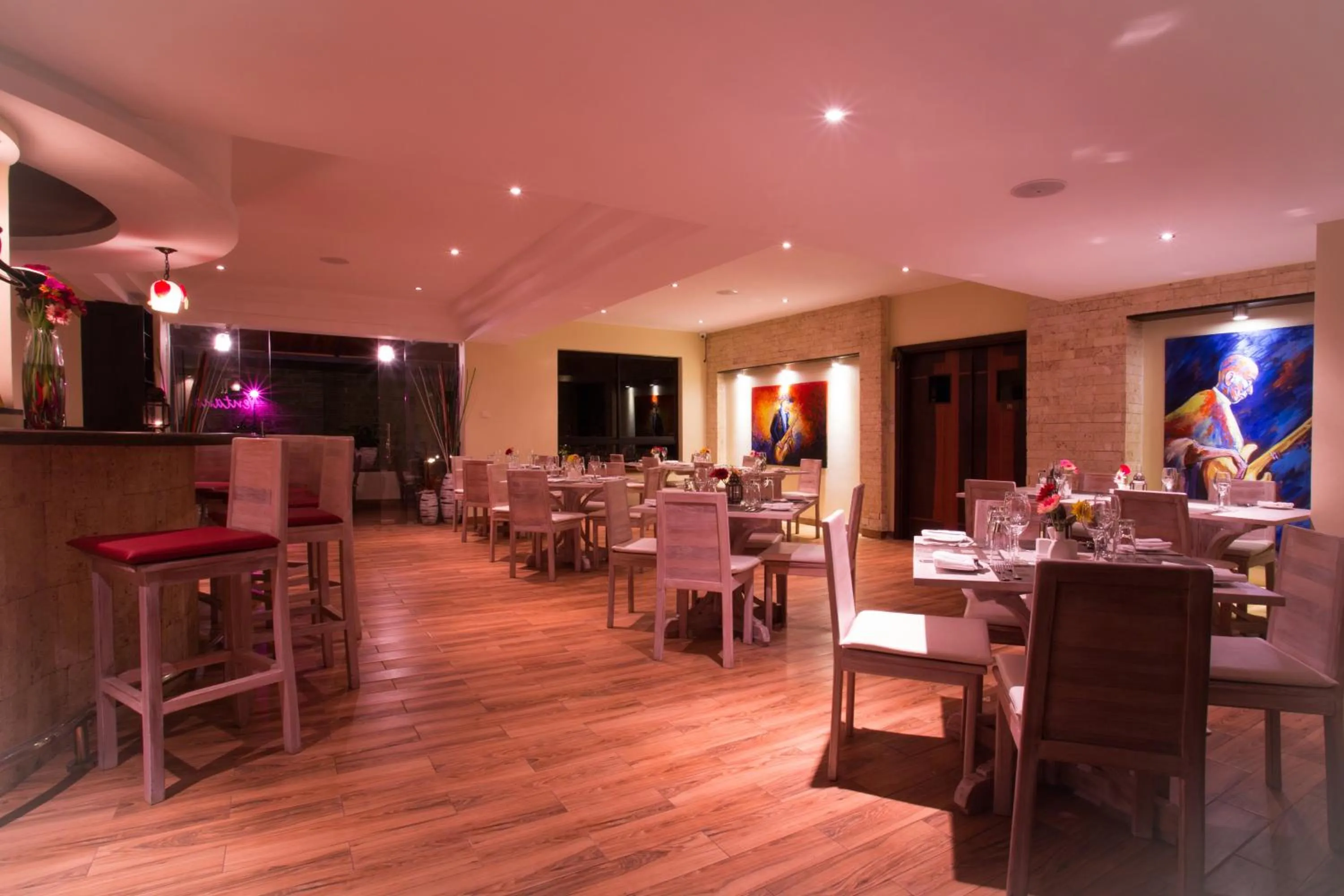 Restaurant/places to eat in Bidwood Suite Hotel