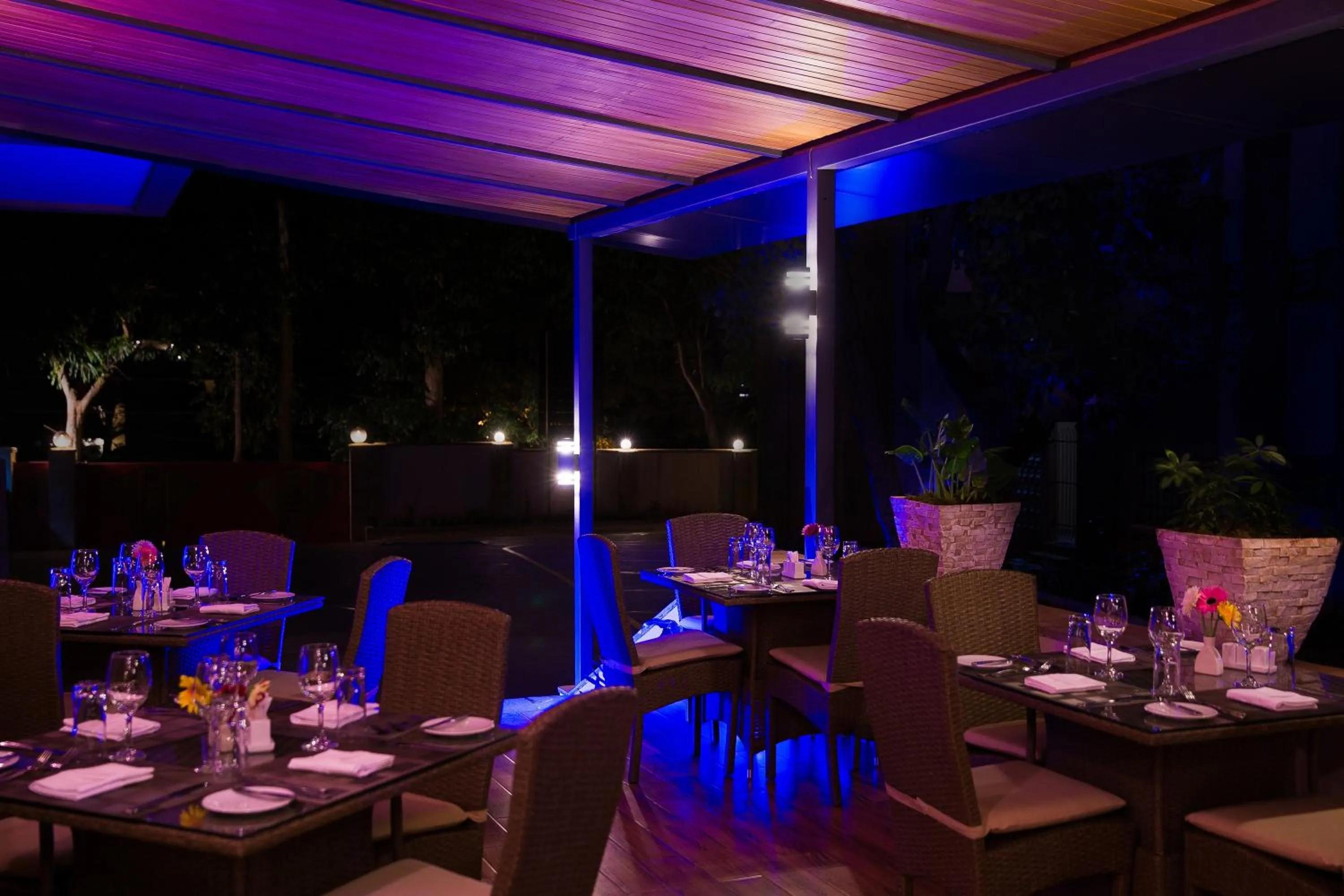 Restaurant/places to eat in Bidwood Suite Hotel