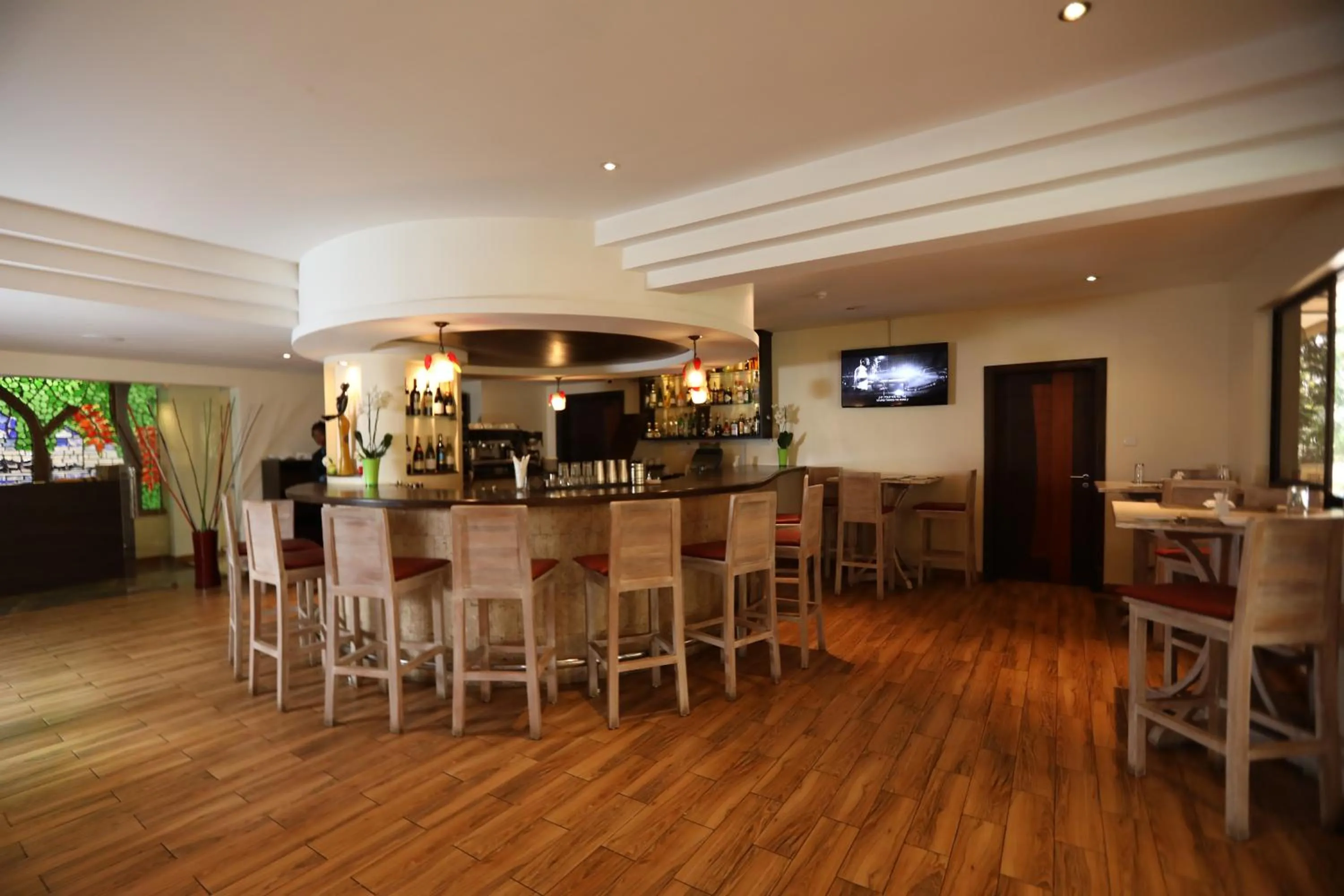 Restaurant/places to eat in Bidwood Suite Hotel