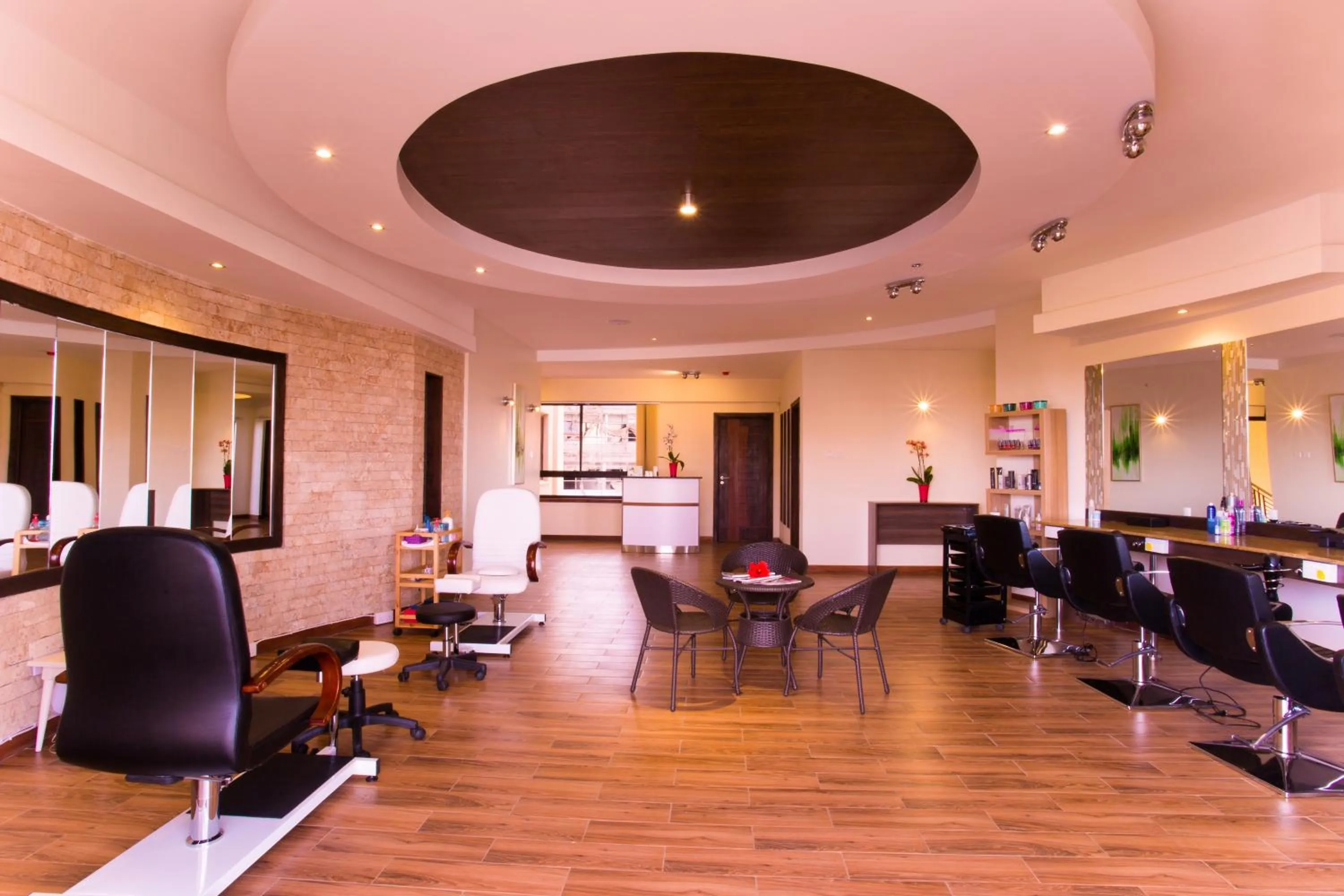 Spa and wellness centre/facilities in Bidwood Suite Hotel