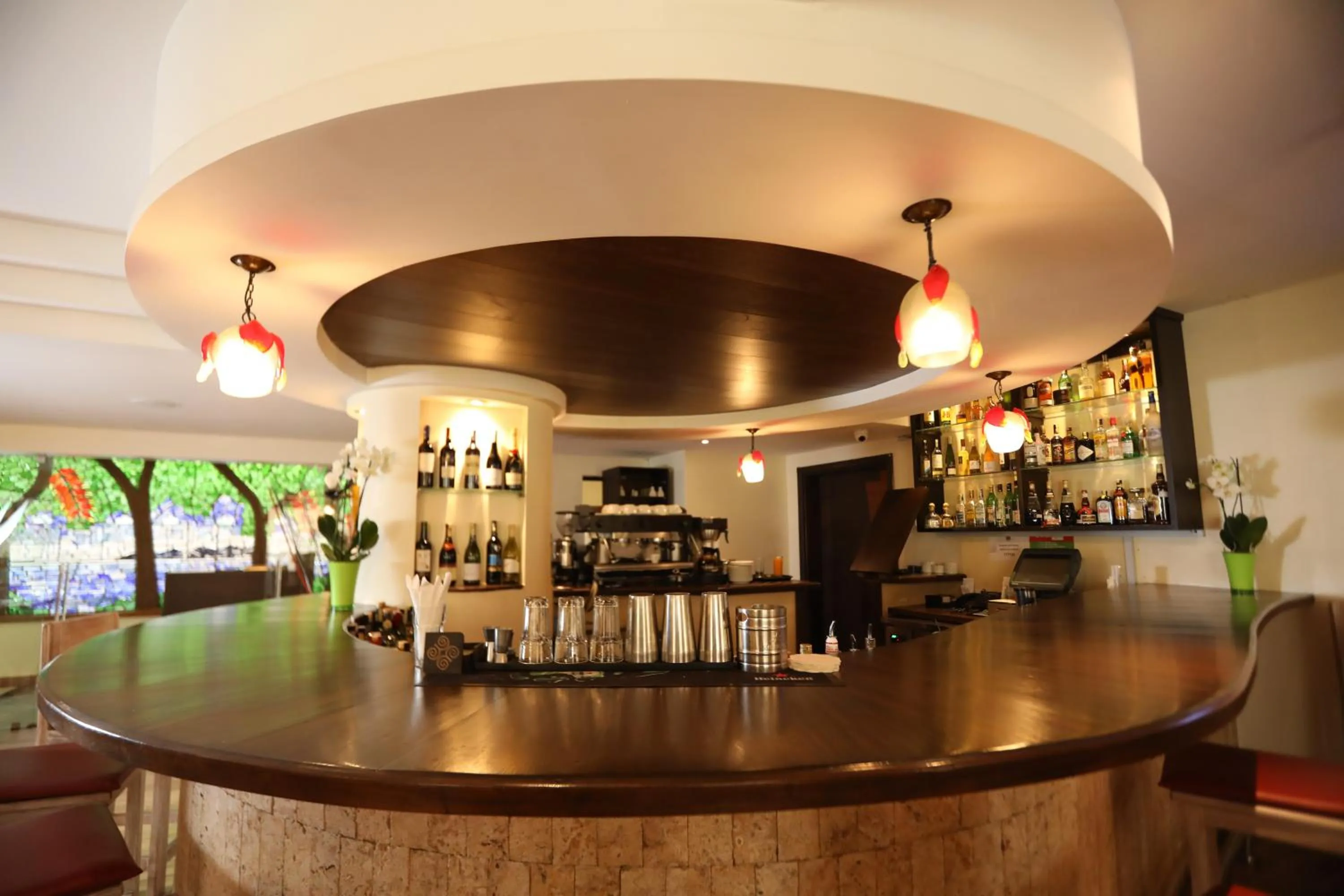 Restaurant/places to eat in Bidwood Suite Hotel