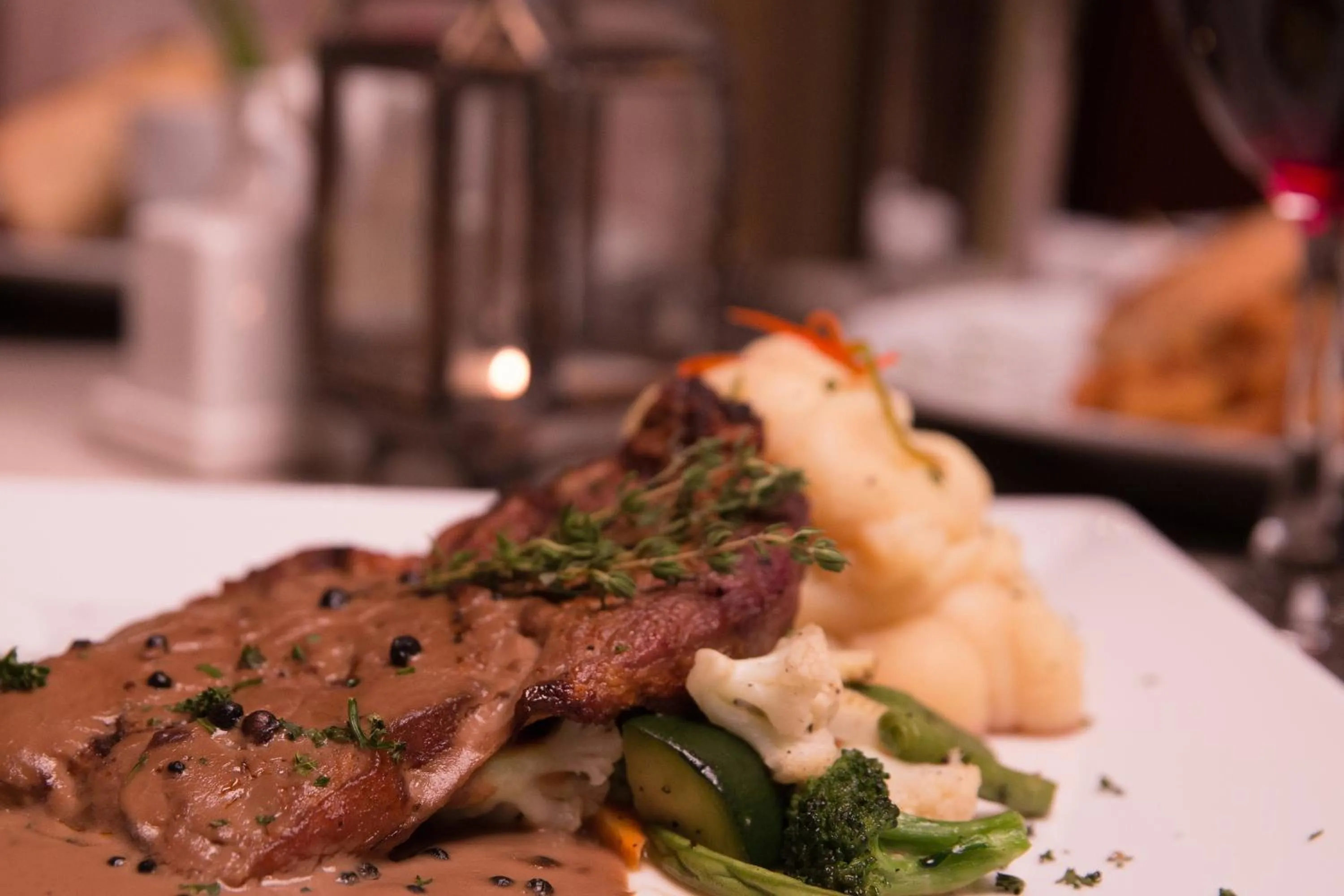 Food and drinks in Bidwood Suite Hotel