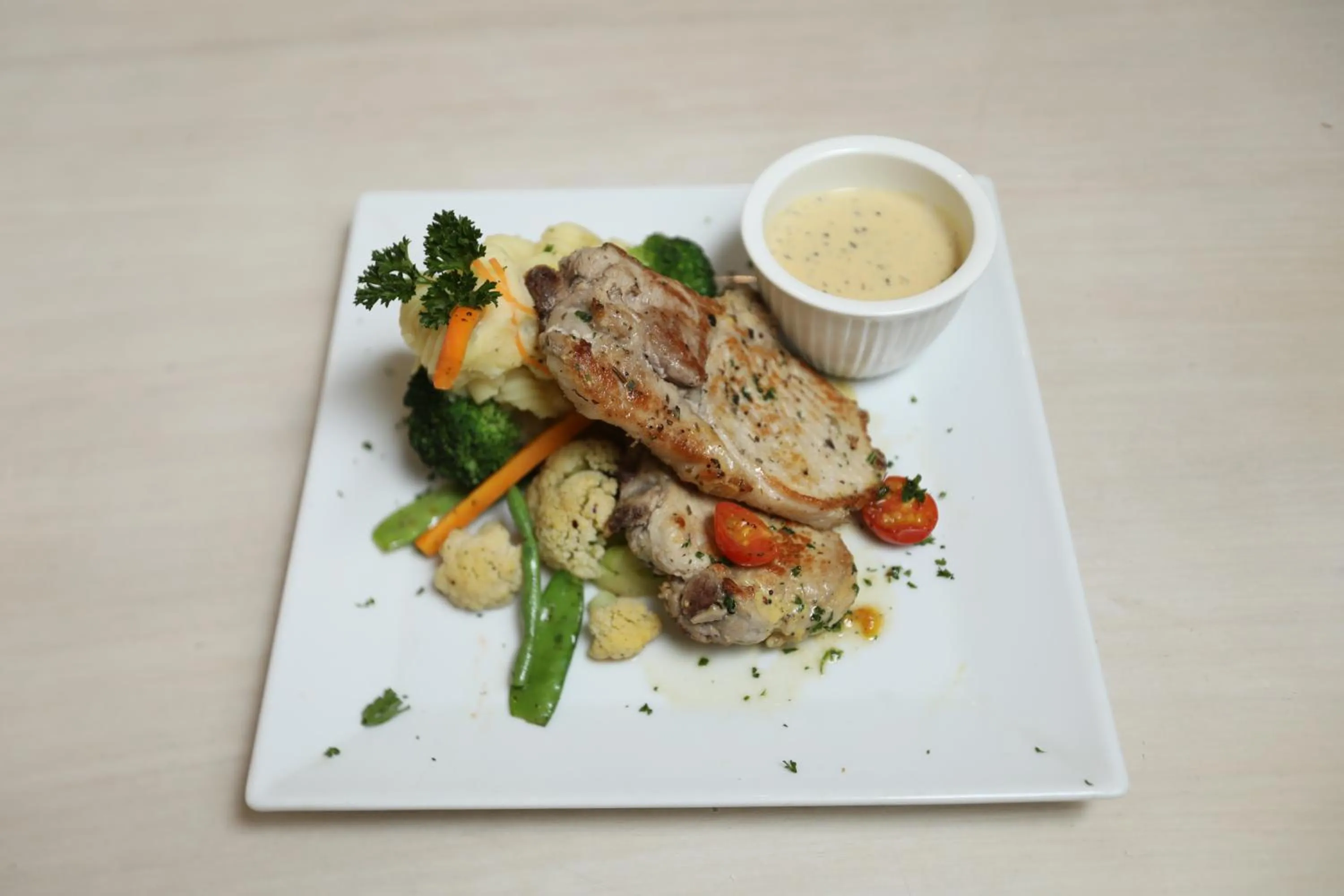 Meals in Bidwood Suite Hotel