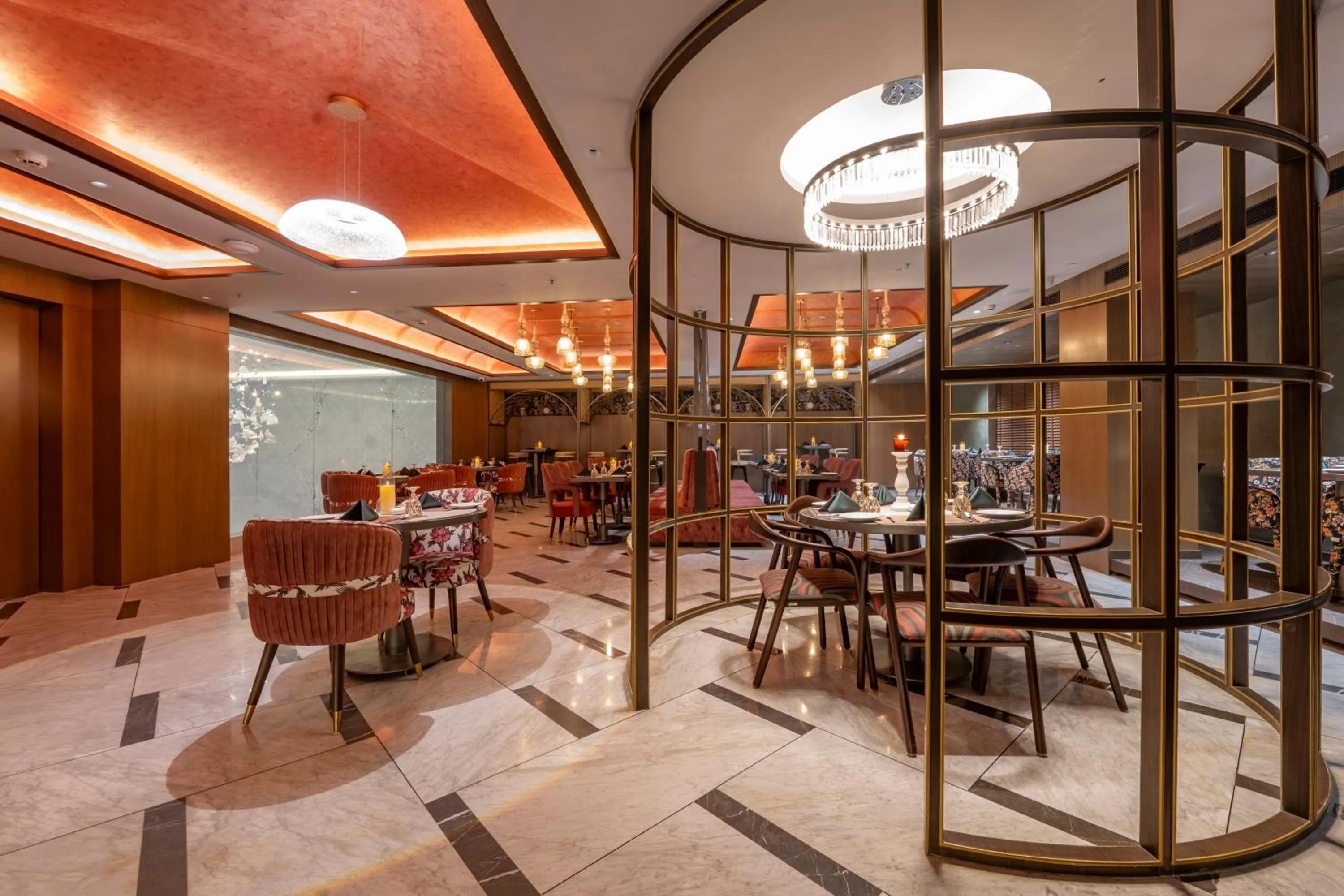 Restaurant/places to eat in Akino Luxury