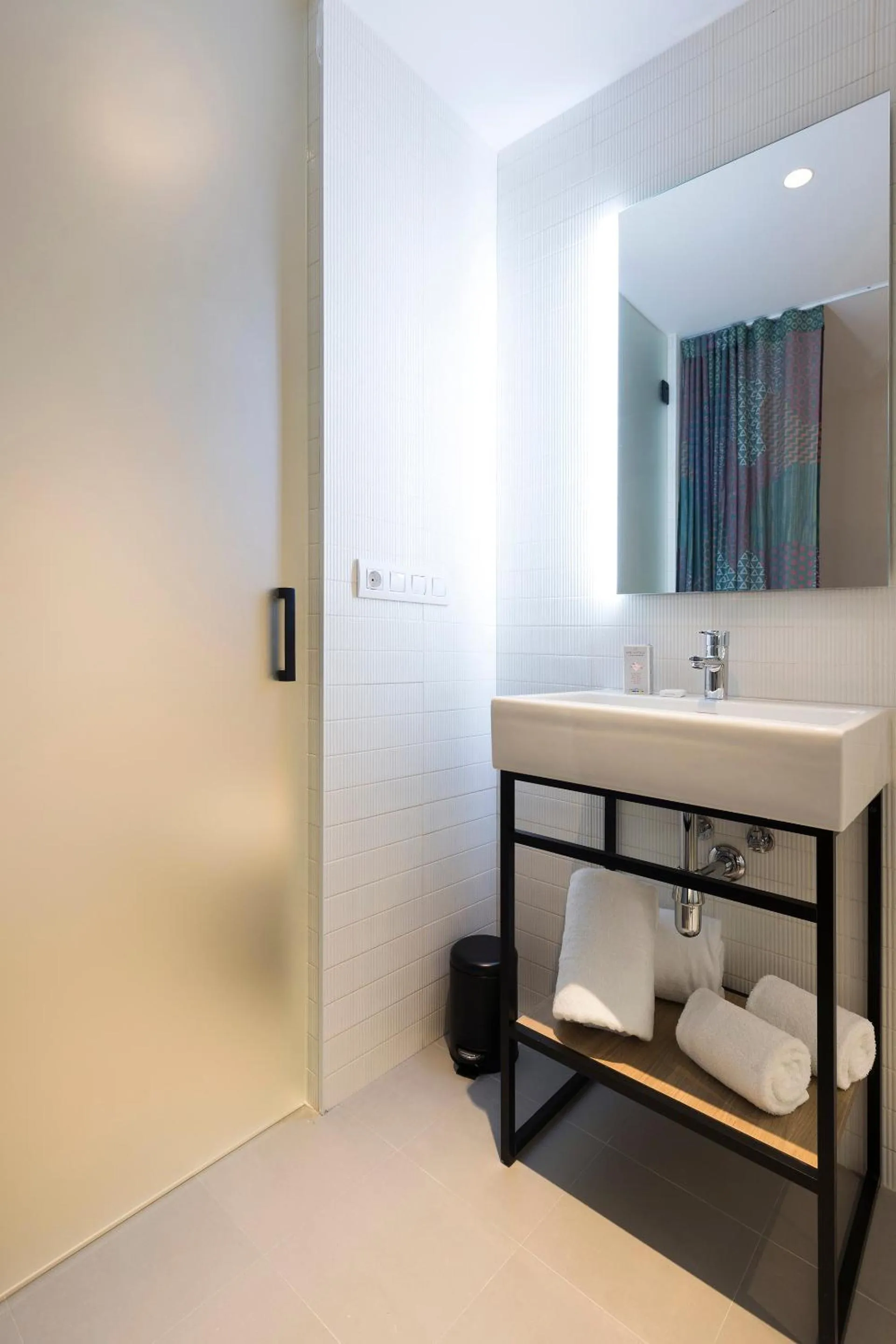 Bathroom, Bed in Axel Hotel Bilbao - Adults Only
