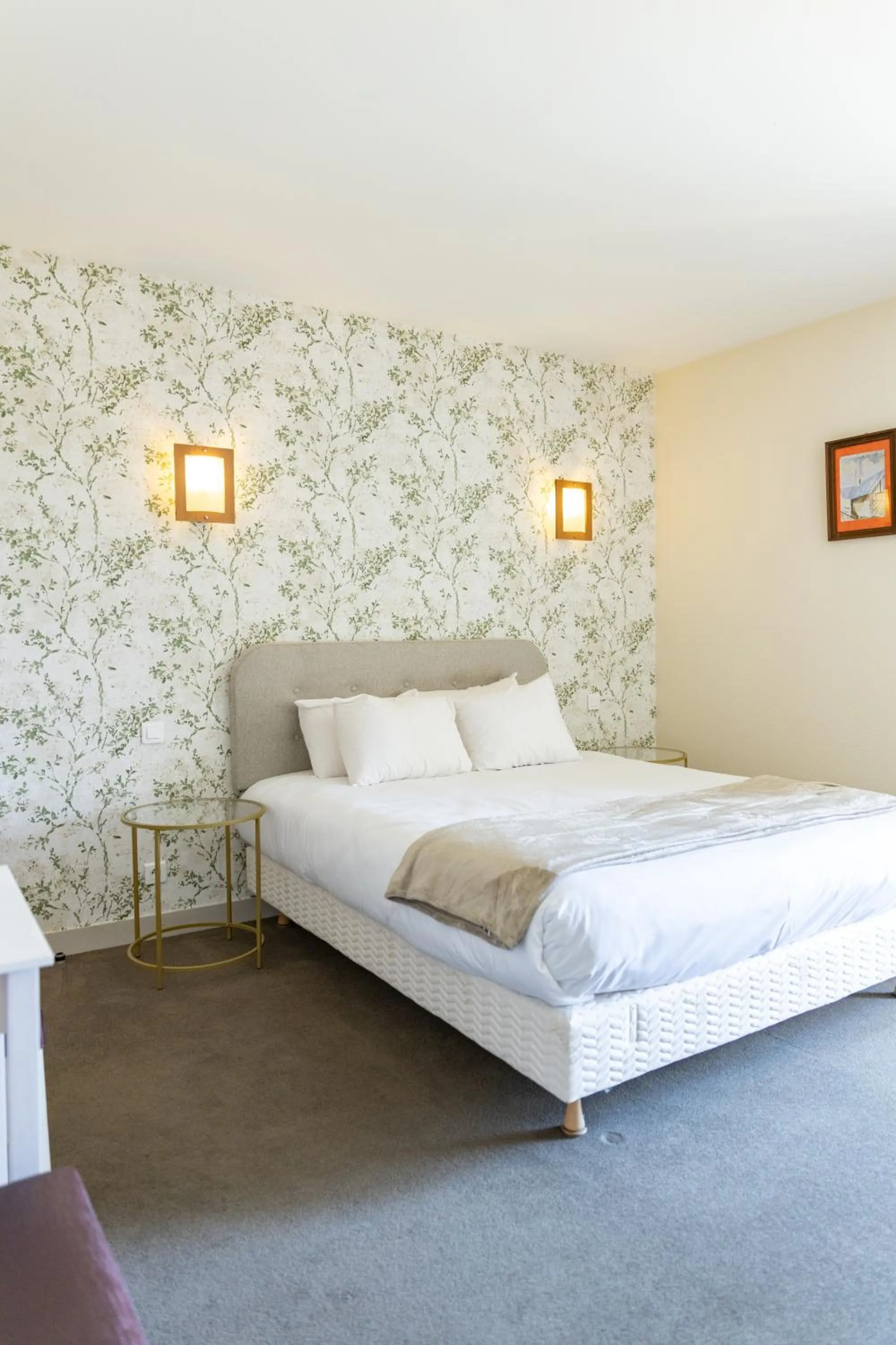 Bed in Auberge le Prieuré des Gourmands