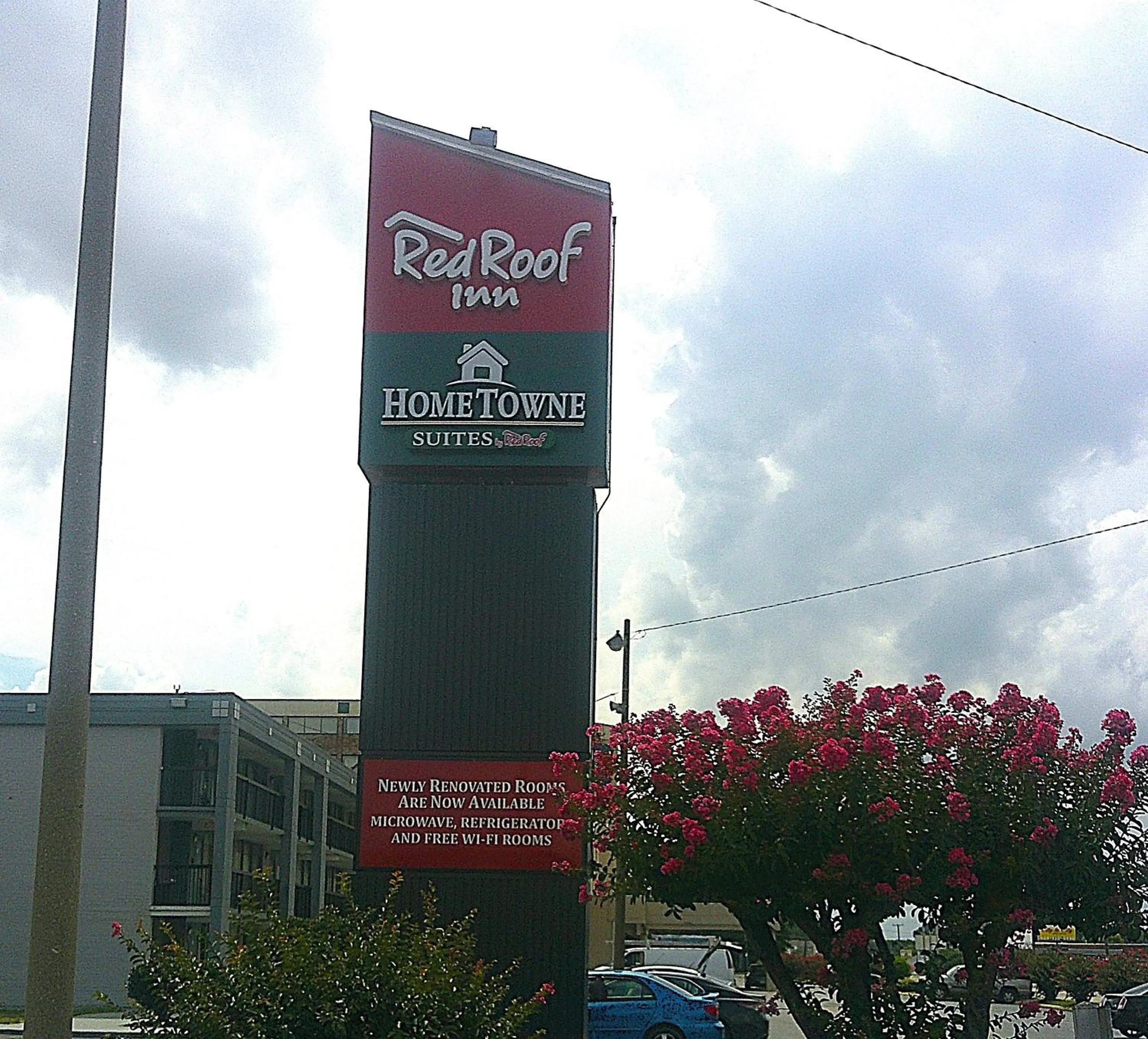 Property building in HomeTowne Studios by Red Roof Richmond - Airport Sandston