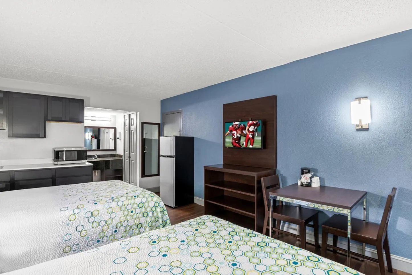 Photo of the whole room, Bed in HomeTowne Studios by Red Roof Richmond - Airport Sandston