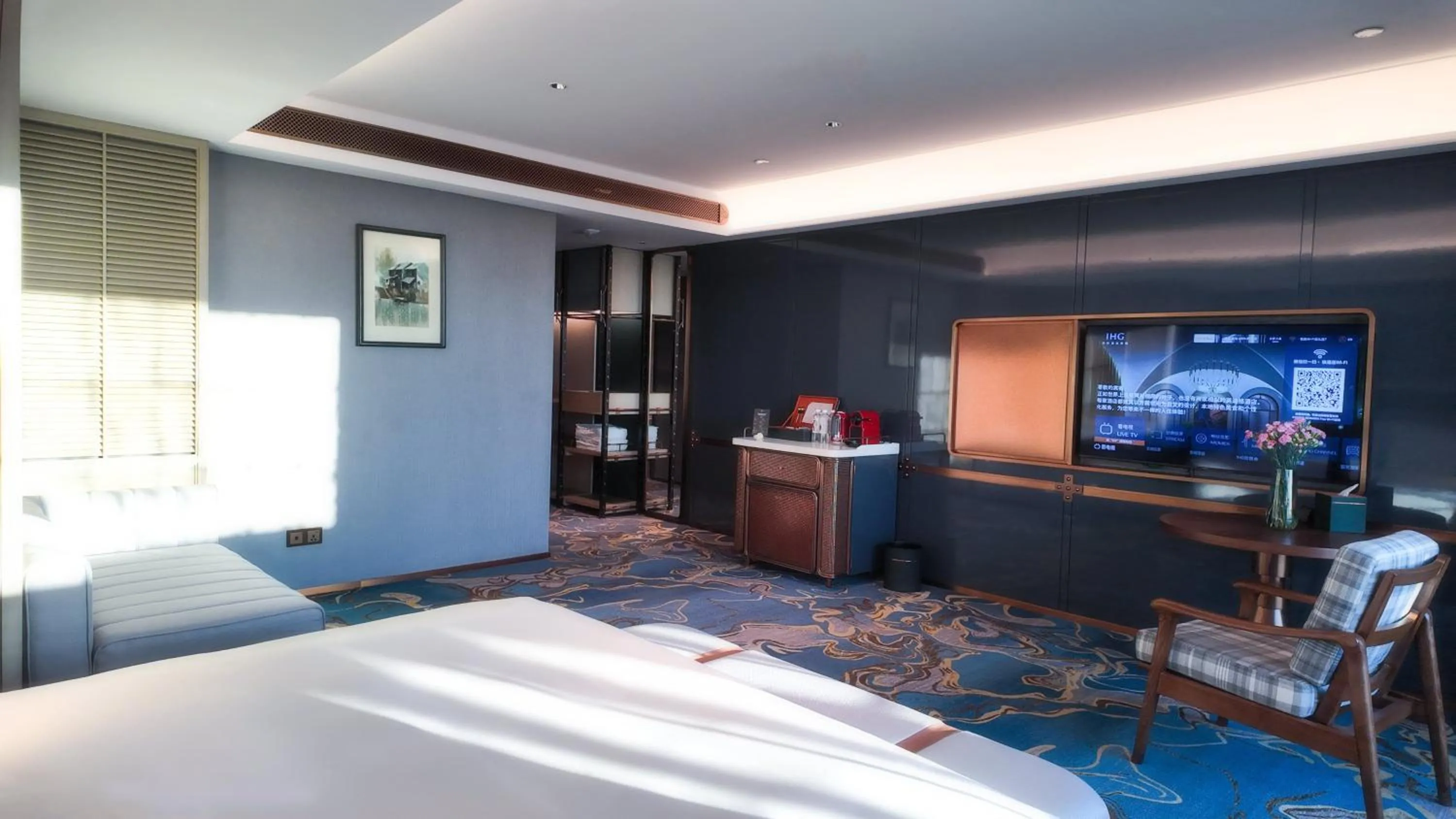 Photo of the whole room, Bed in Hotel Indigo Harbin Central Avenue by IHG