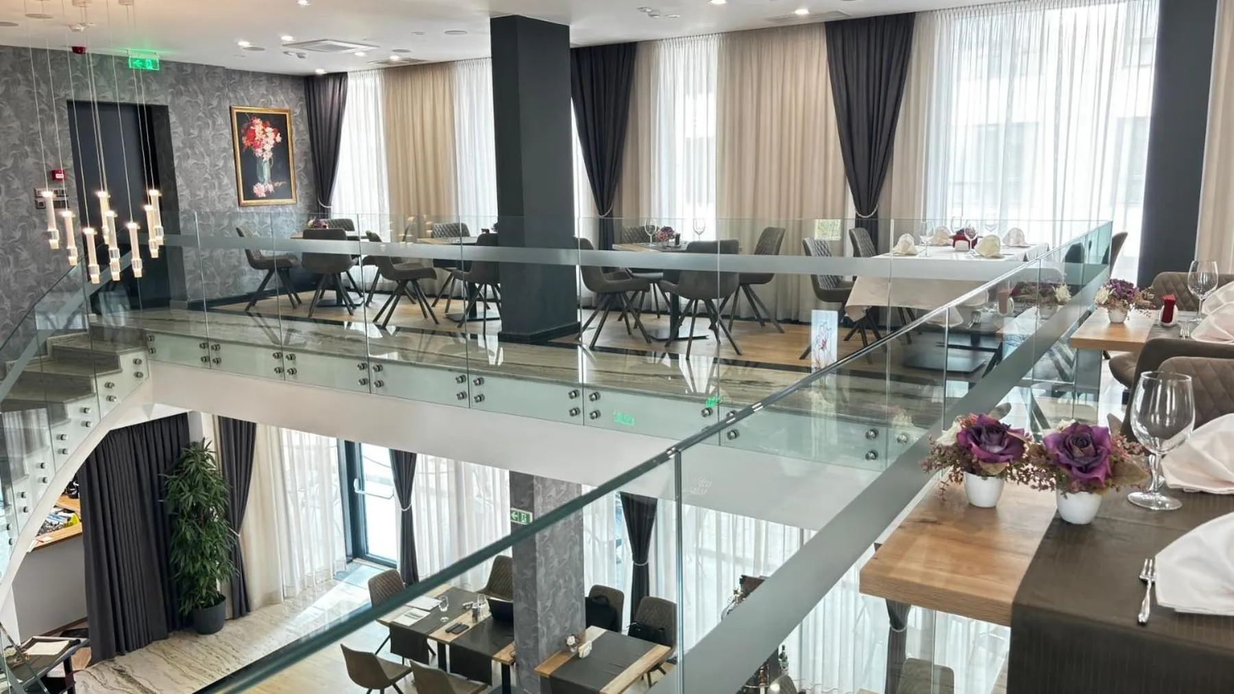 Restaurant/places to eat in Blue Star Luxury Hotel