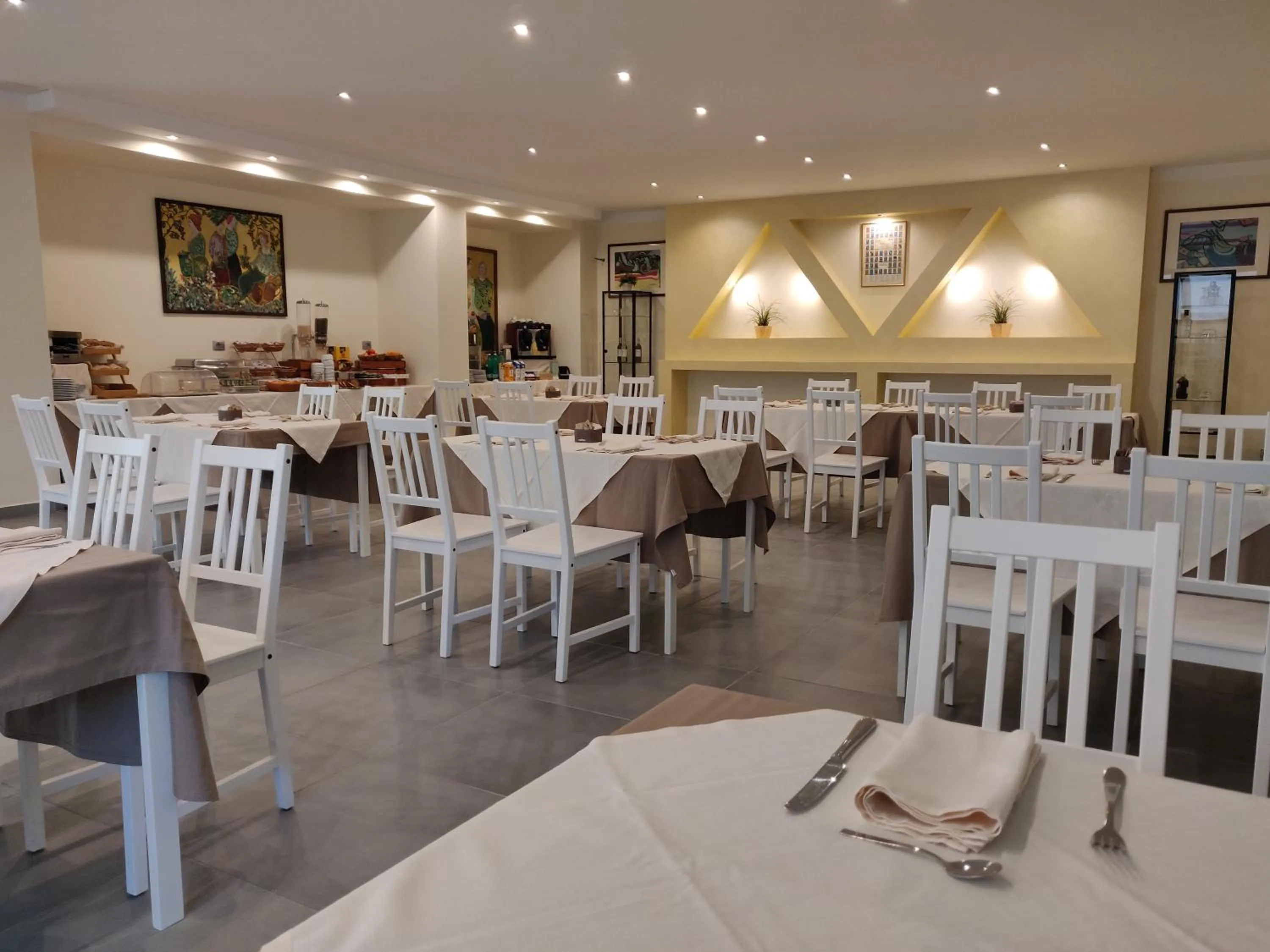 Restaurant/places to eat in Albergo Conte Max