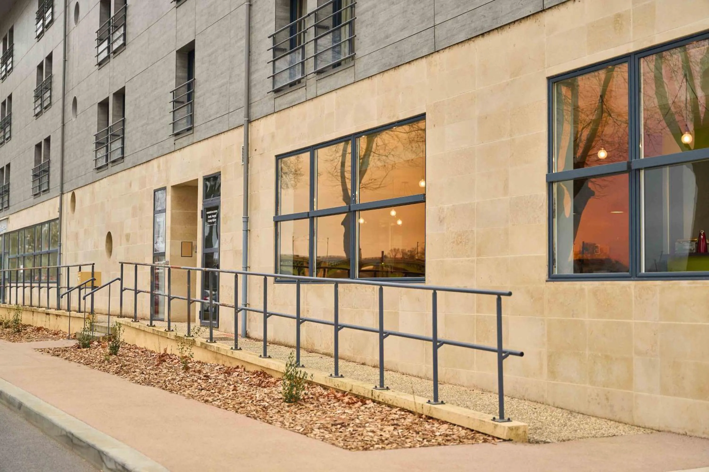 Zenao Appart Hôtel Nevers Quai de Loire