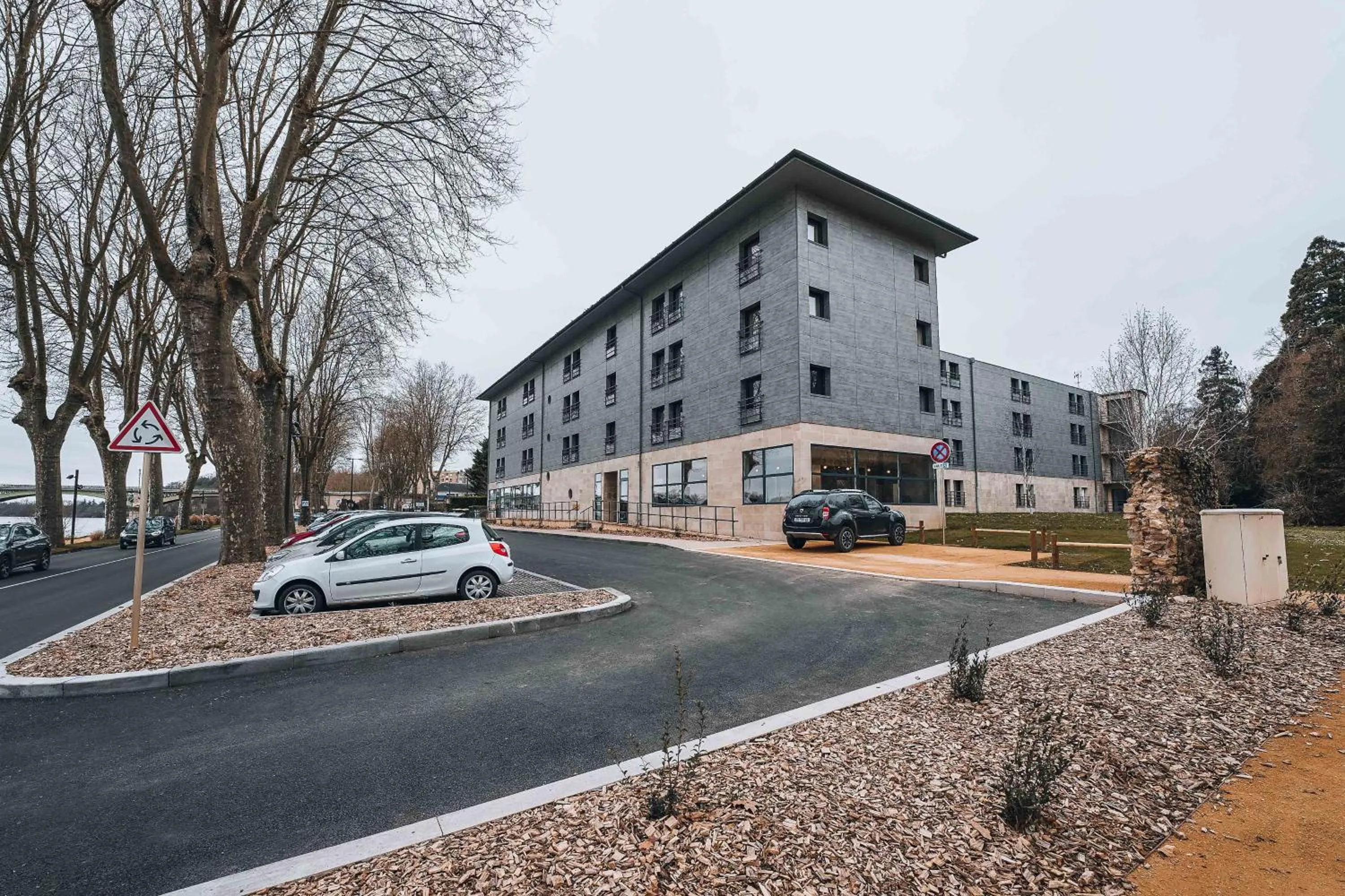 Property building in Zenao Appart Hôtel Nevers Quai de Loire