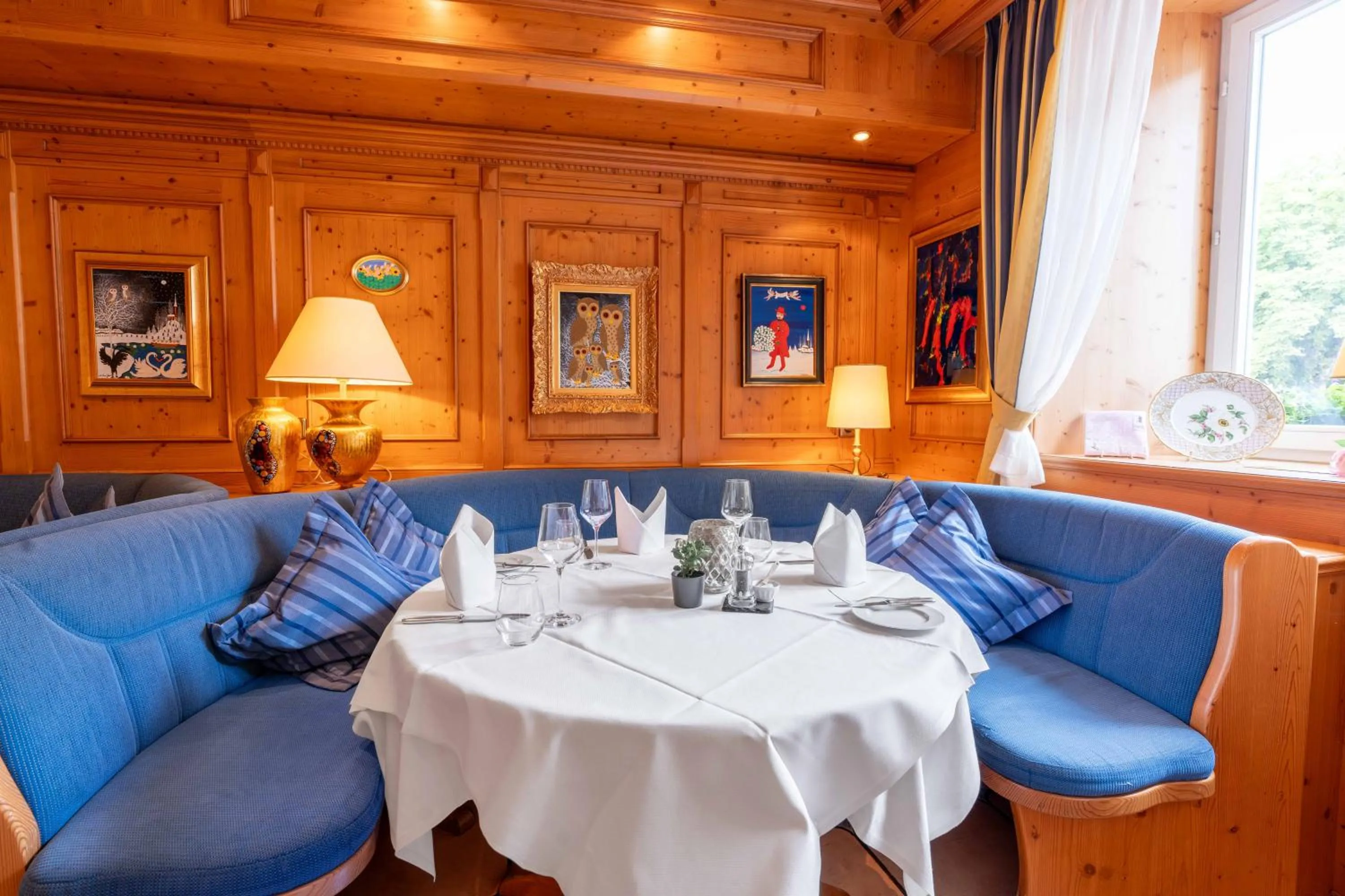 Seating area in Hotel-Restaurant Schwanen