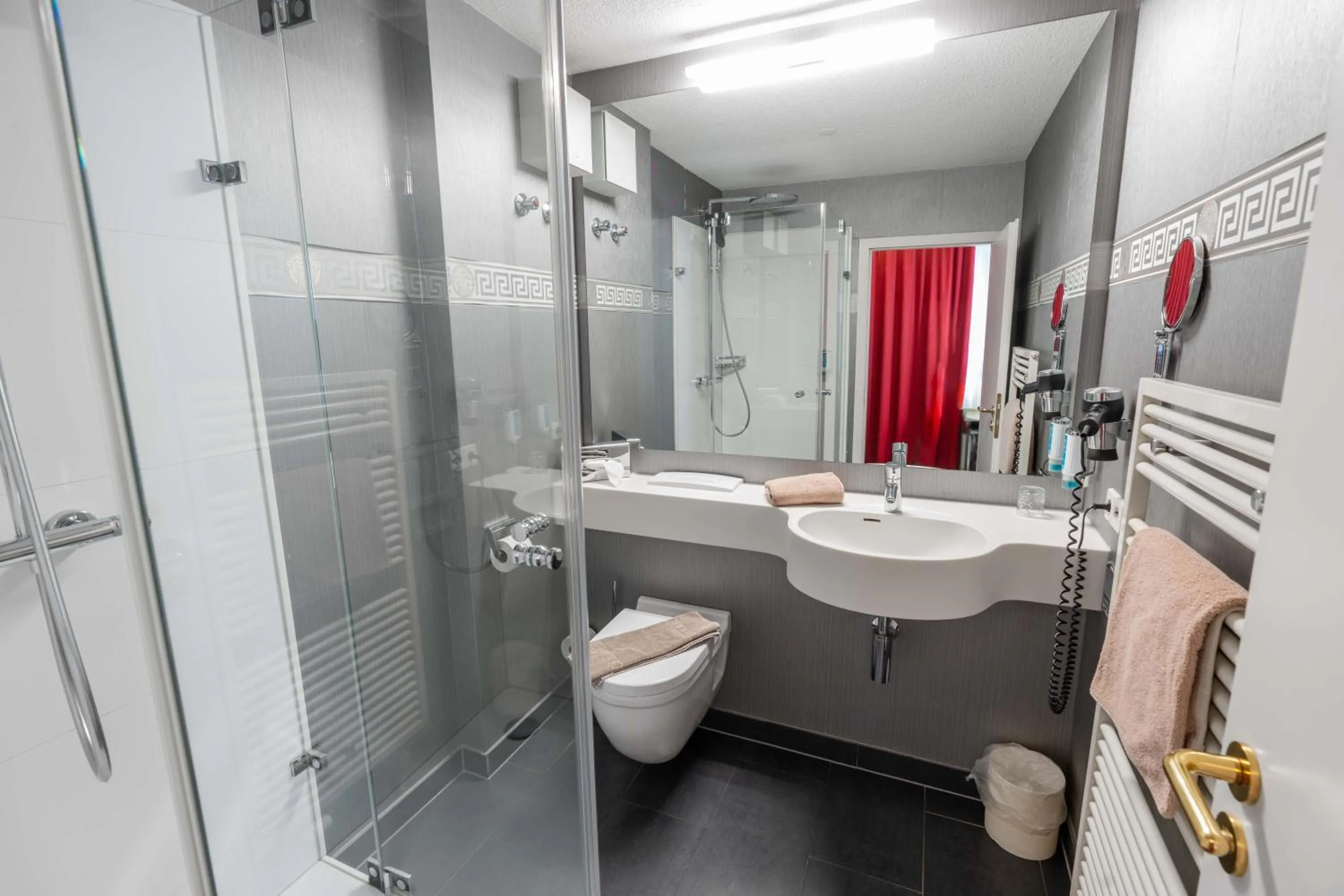 Shower in Hotel-Restaurant Schwanen
