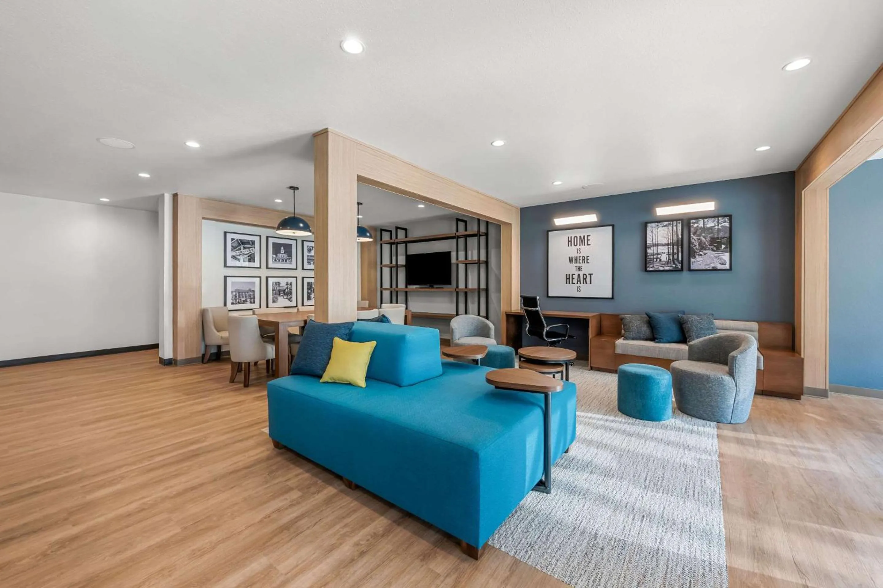 Lobby or reception in Everhome Suites Fayetteville near Fort Bragg