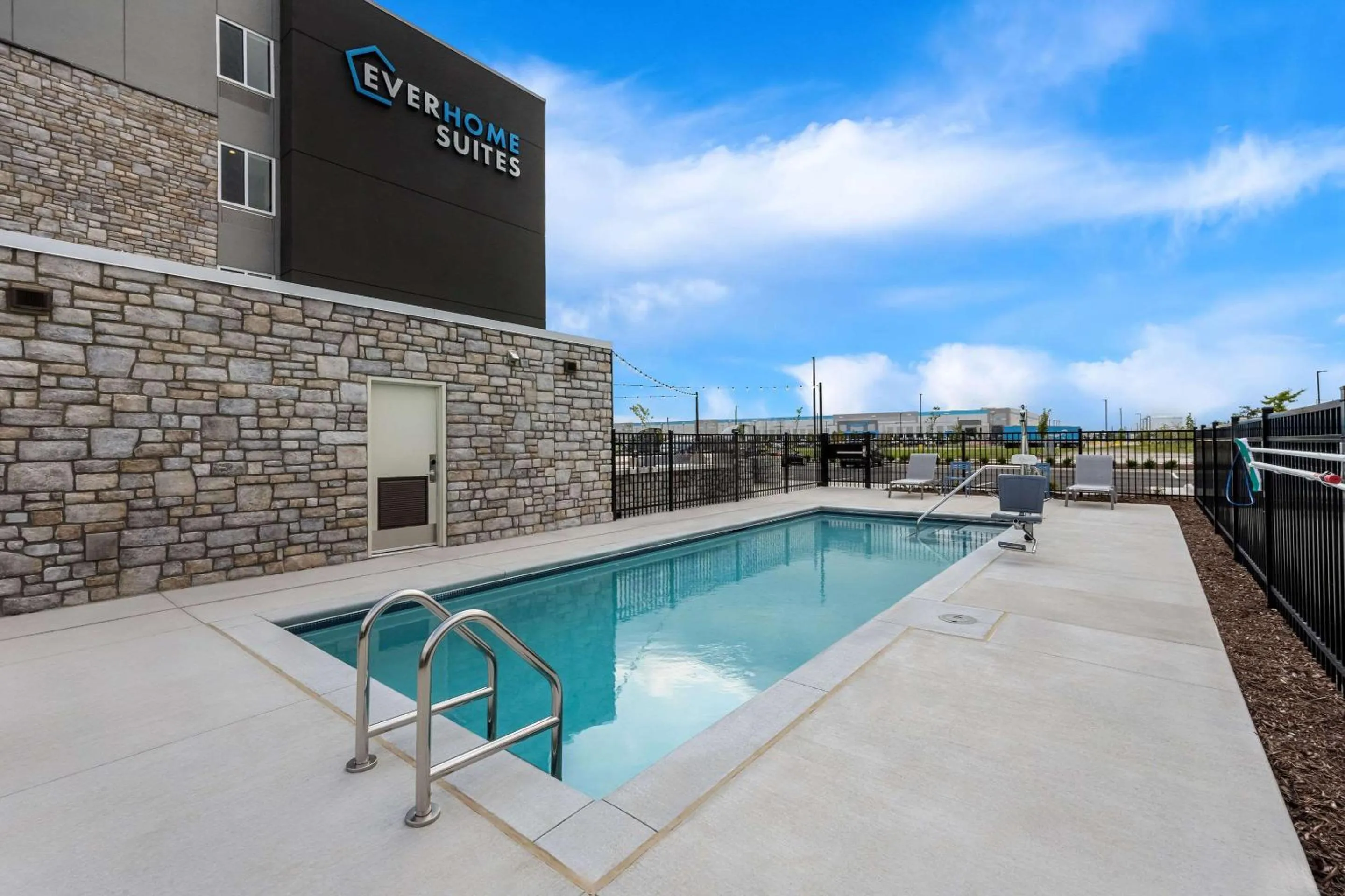 Swimming pool in Everhome Suites Fayetteville near Fort Bragg