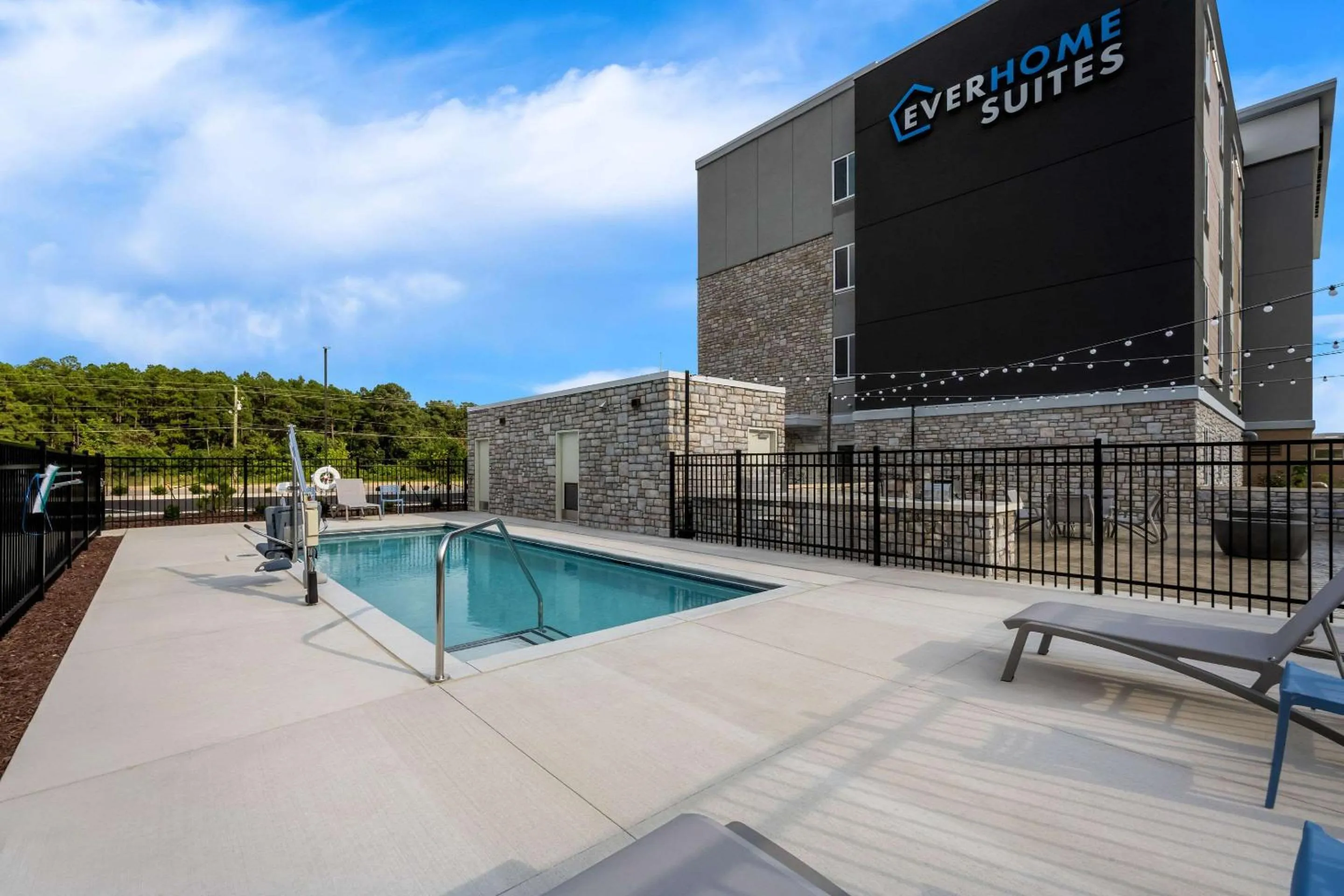 Swimming pool in Everhome Suites Fayetteville near Fort Bragg