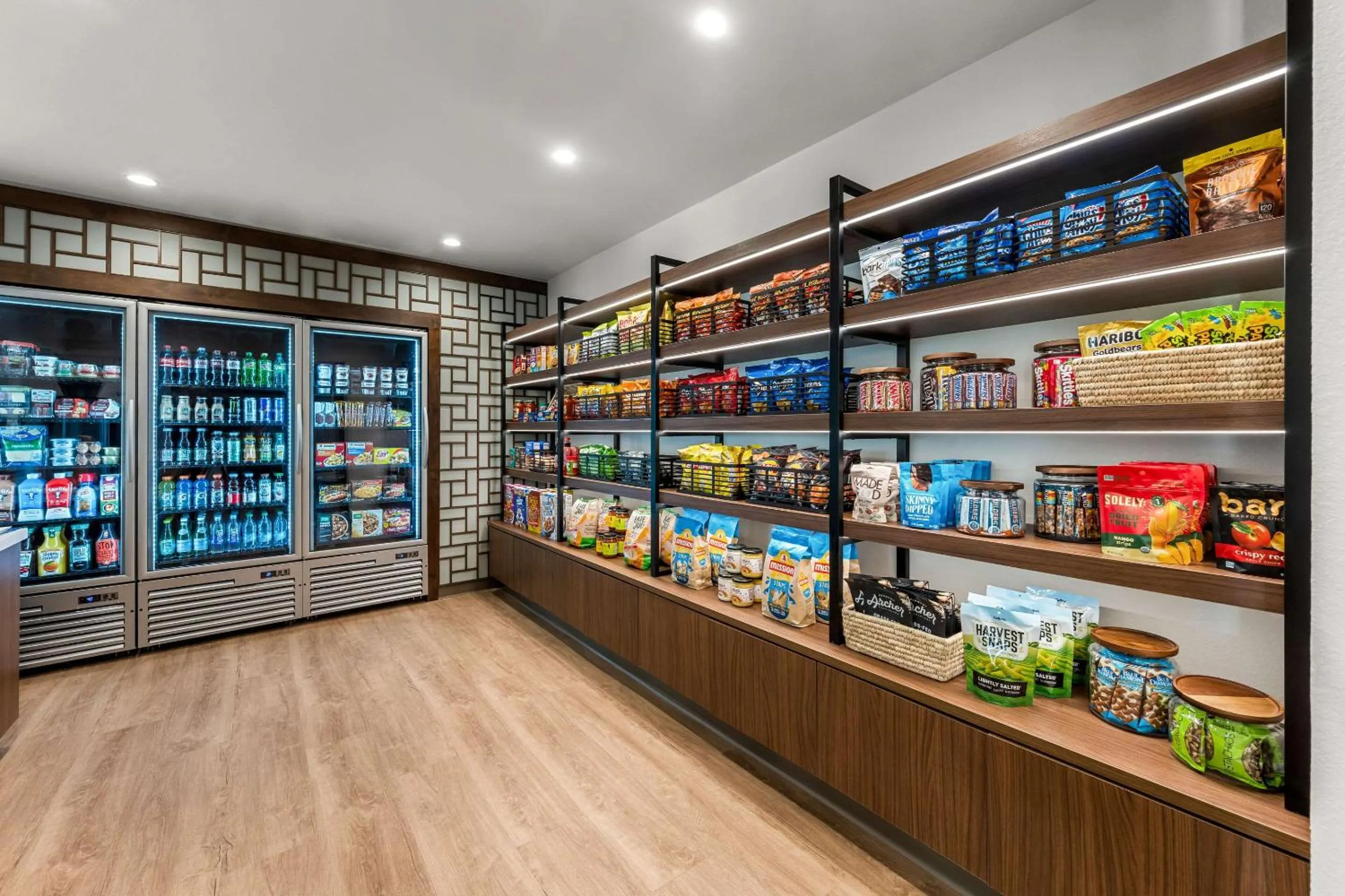 Supermarket/grocery shop in Everhome Suites Fayetteville near Fort Bragg