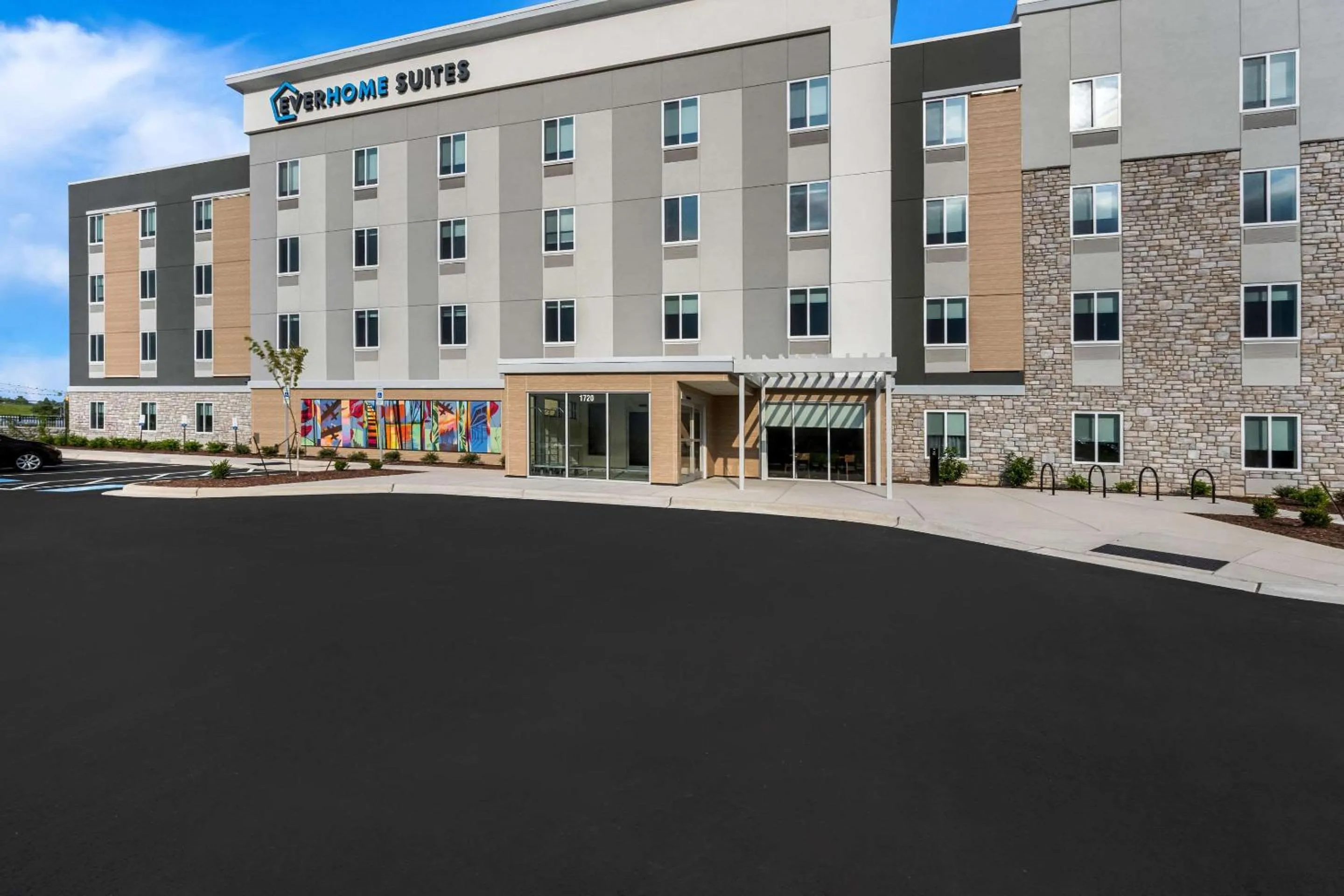 Property building in Everhome Suites Fayetteville near Fort Bragg