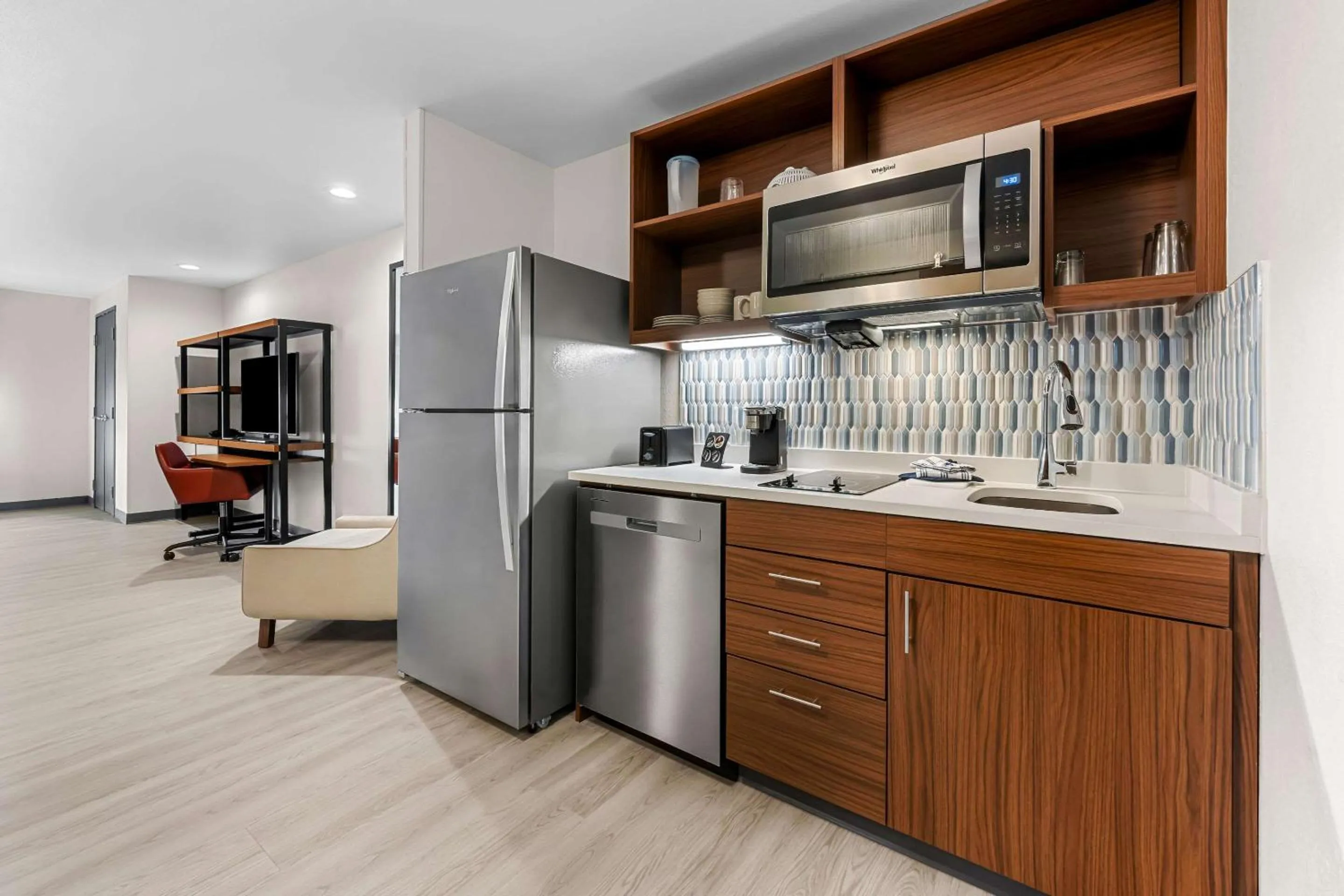 Kitchen or kitchenette in Everhome Suites Fayetteville near Fort Bragg