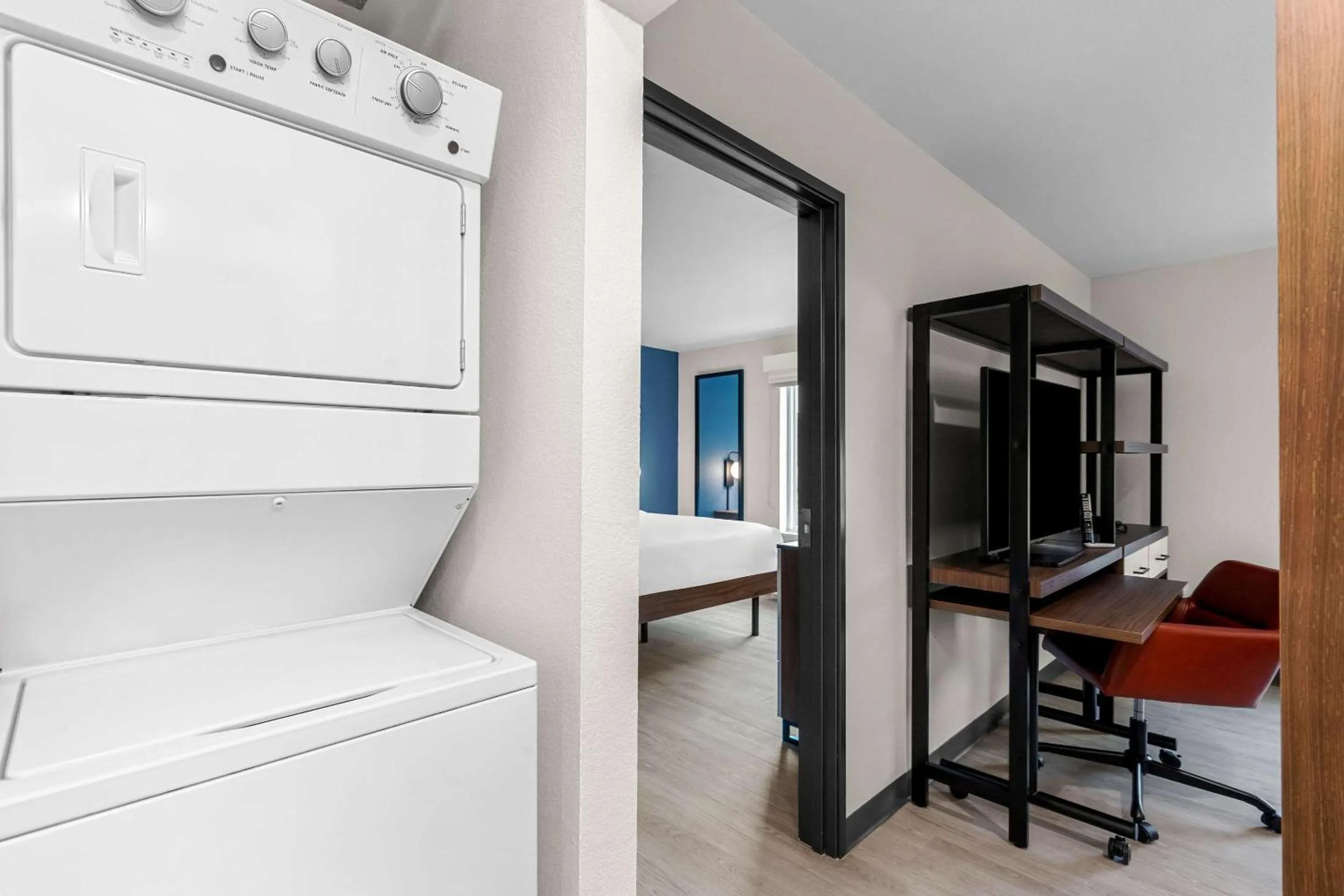 TV and multimedia in Everhome Suites Fayetteville near Fort Bragg