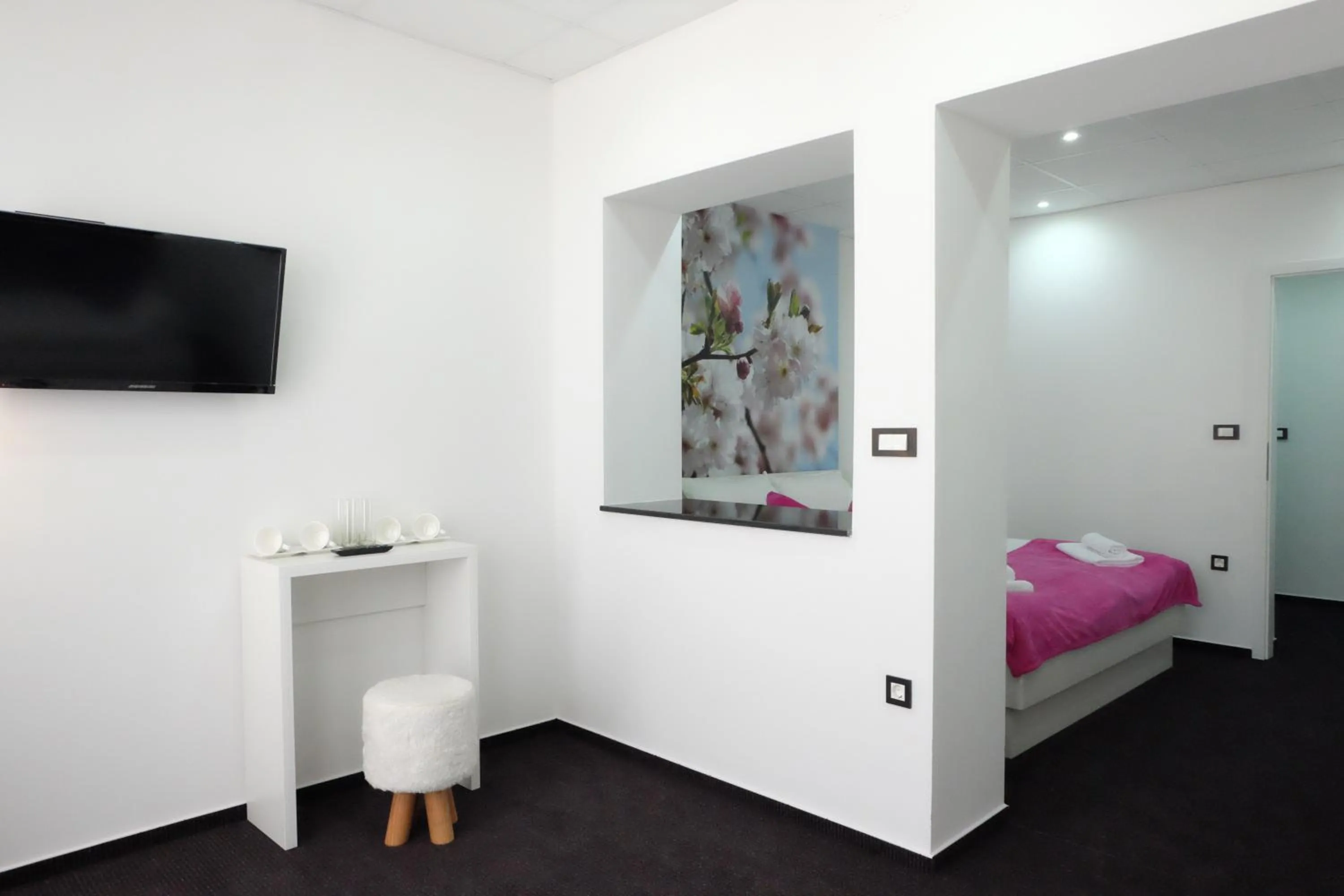 TV and multimedia, Bed in Luwiana Suites