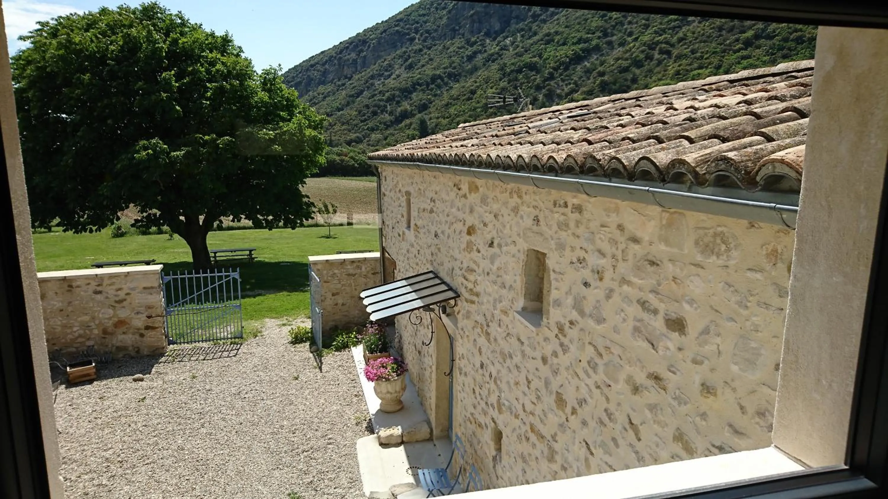 Garden view in Mas De La Lance