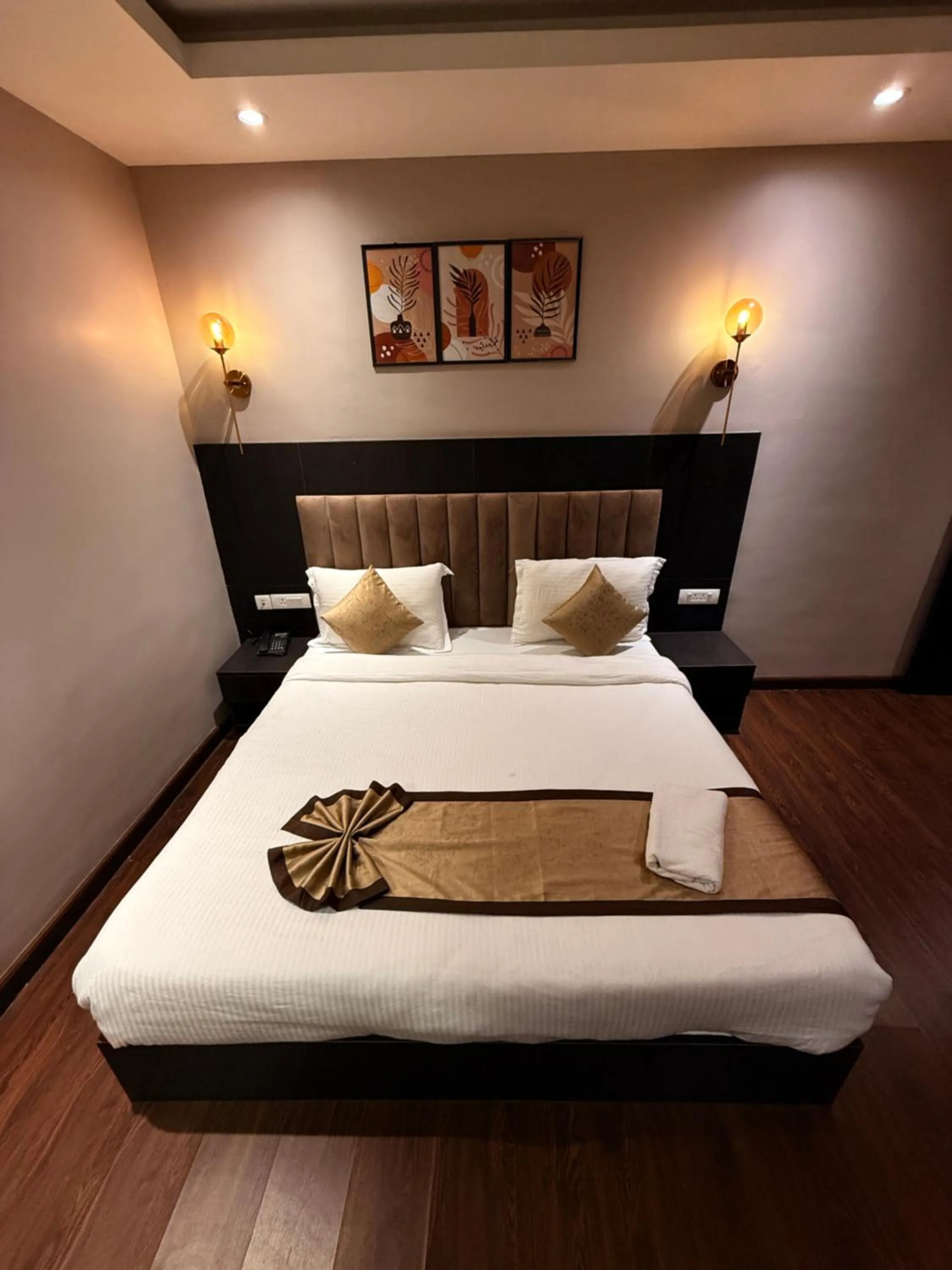 Bedroom, Bed in Orbit Regency