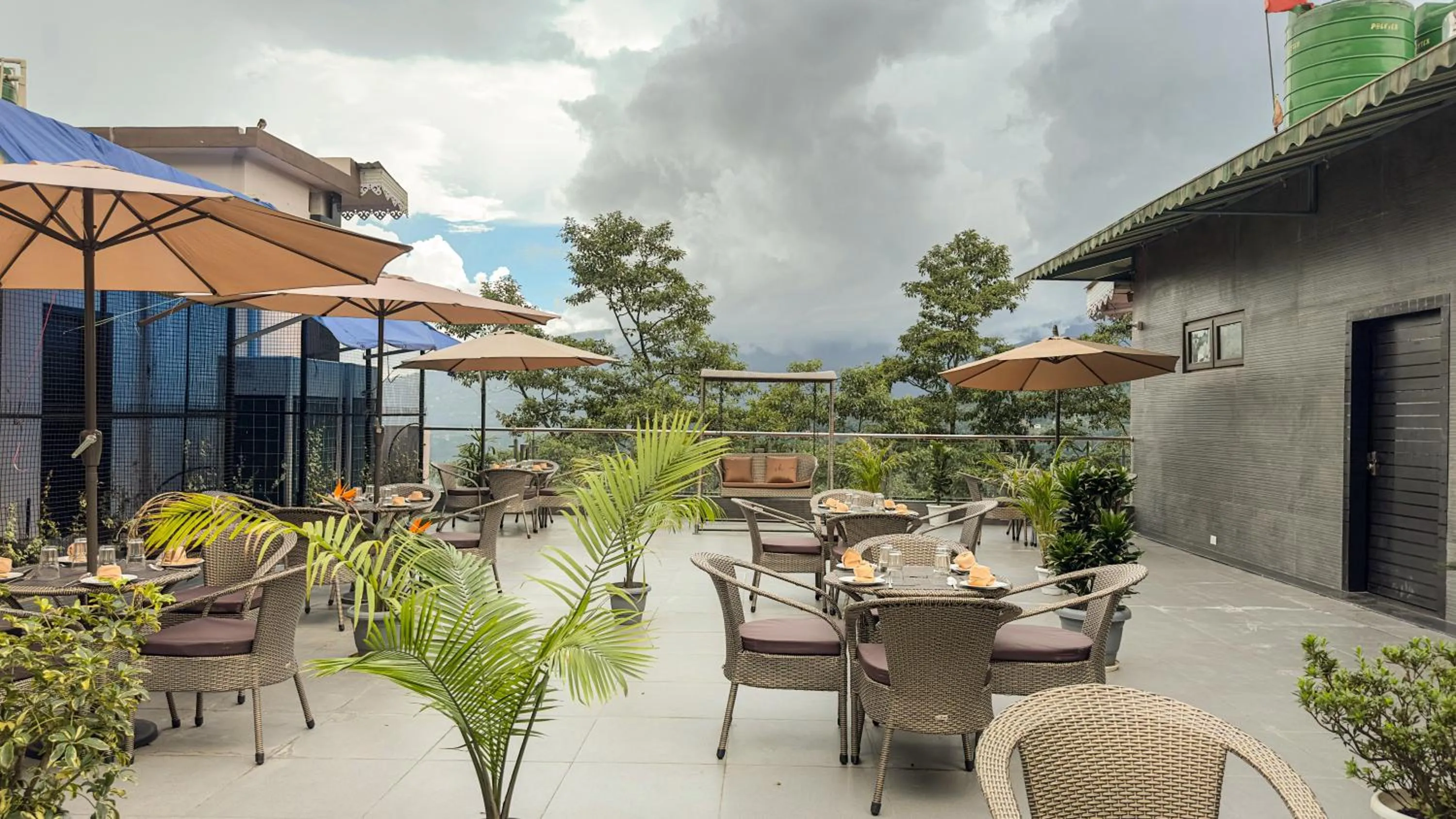 Restaurant/places to eat in Orbit Regency