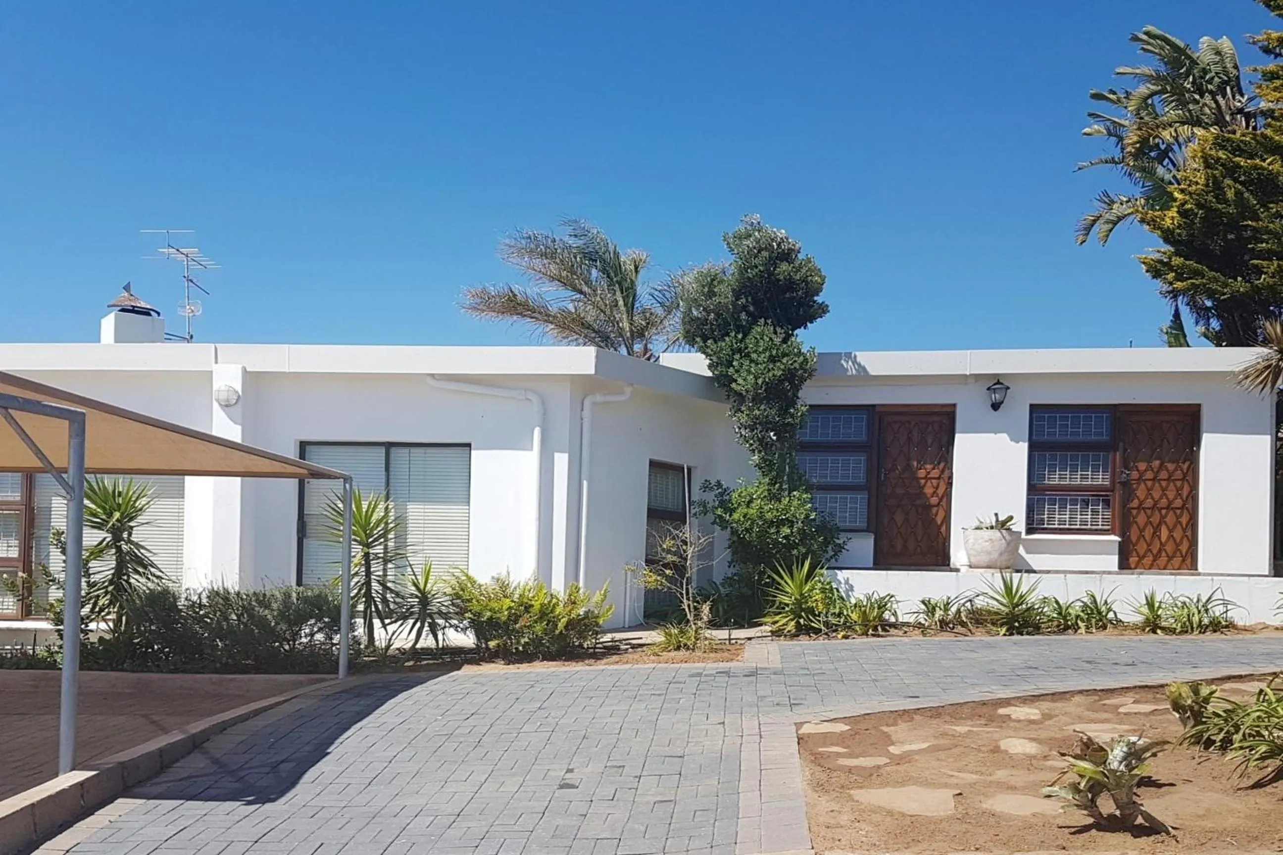 Property building in Golden Key Guesthouse