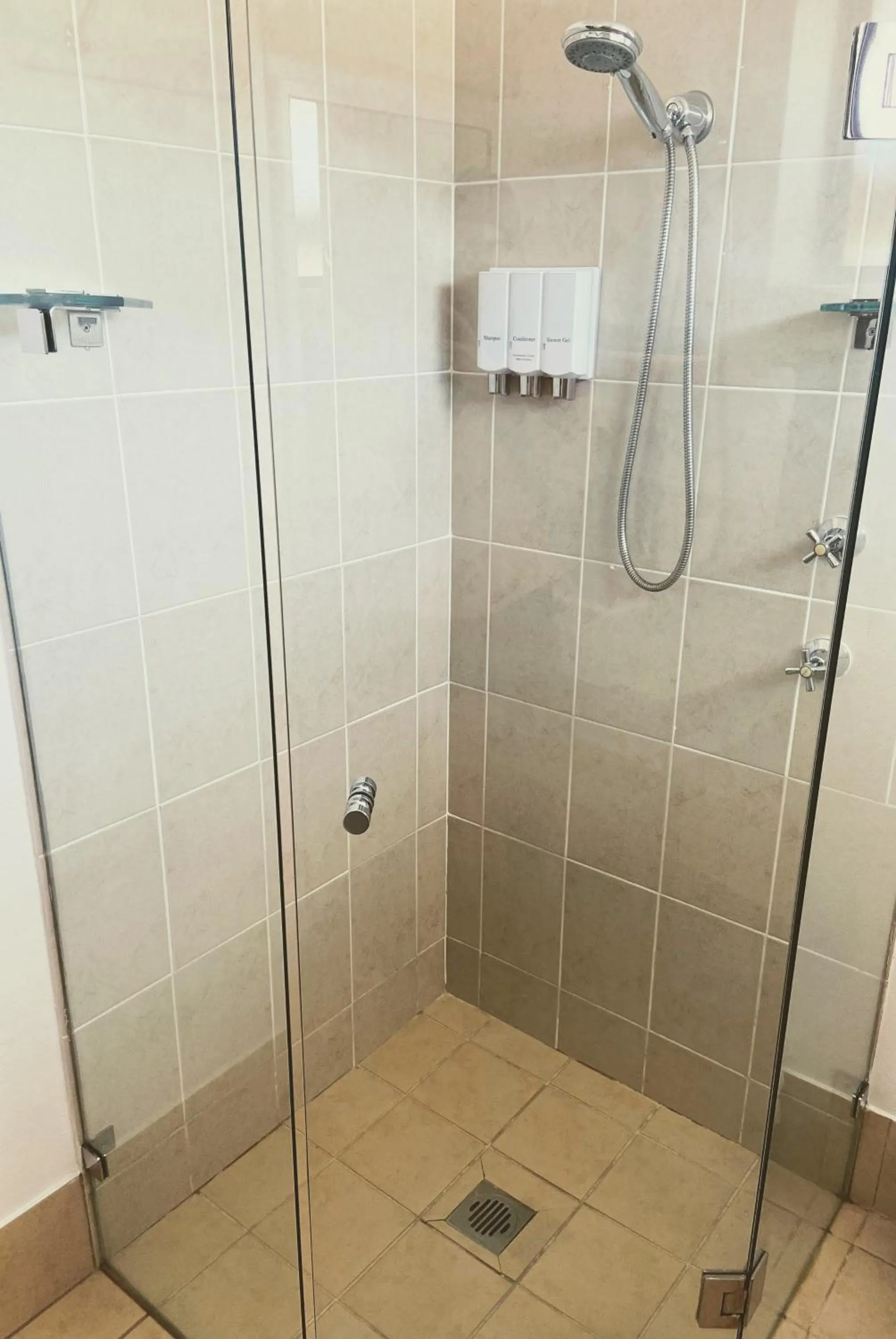 Bathroom in Muswellbrook Motor Inn