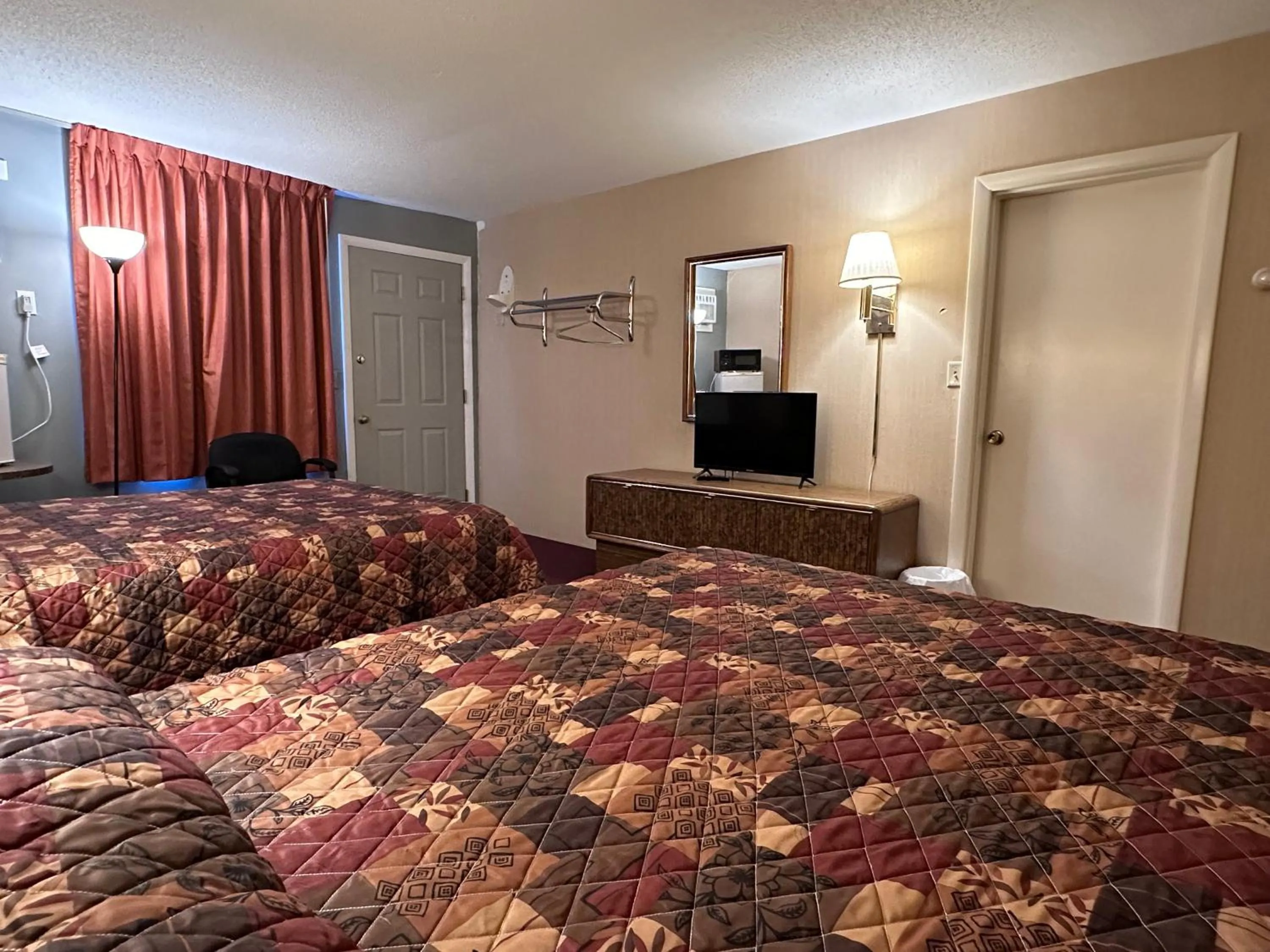 Bed in Pamola Motor Lodge