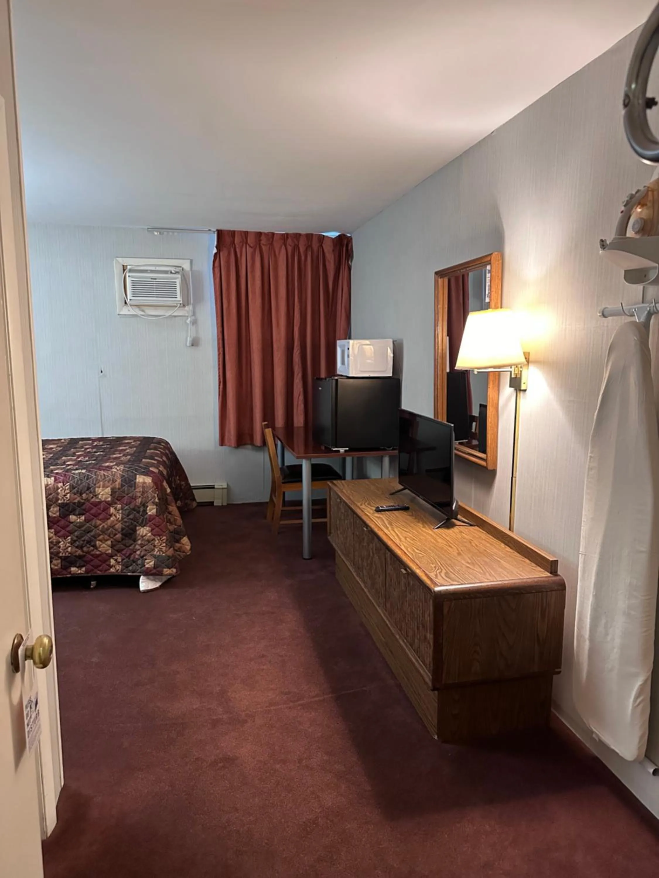 Bedroom, Bed in Pamola Motor Lodge