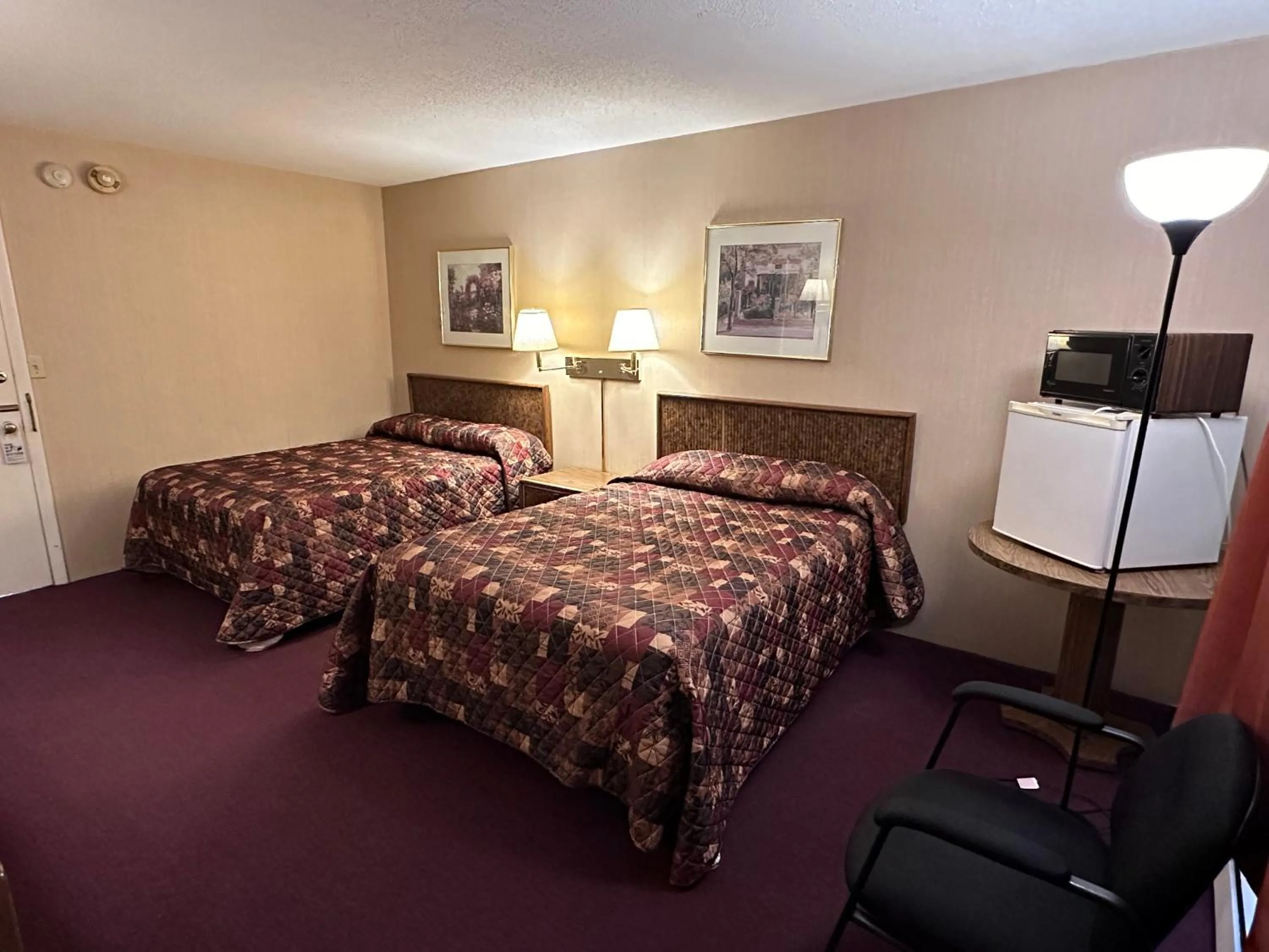 Bed in Pamola Motor Lodge