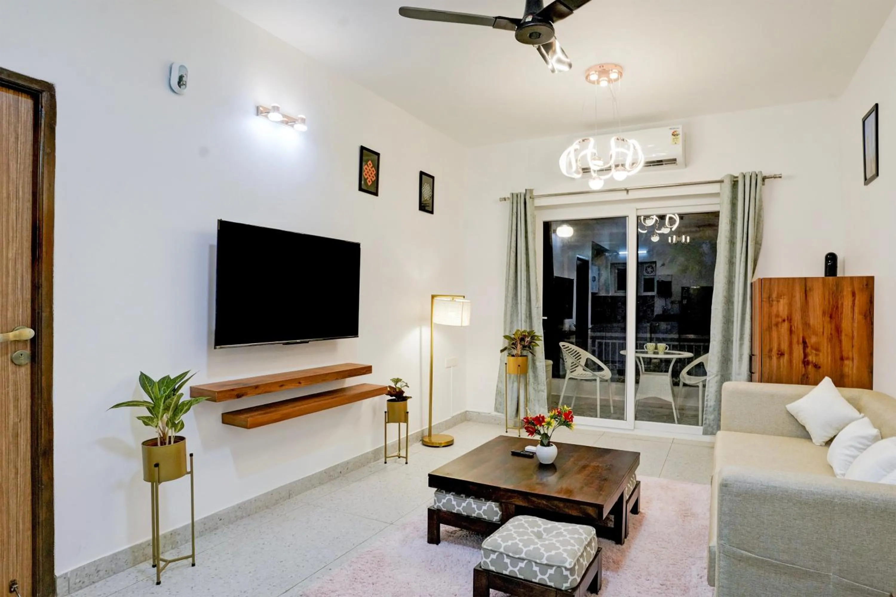 Bedroom in Naavinya by DanCenter - 1BHK apartment in Siolim