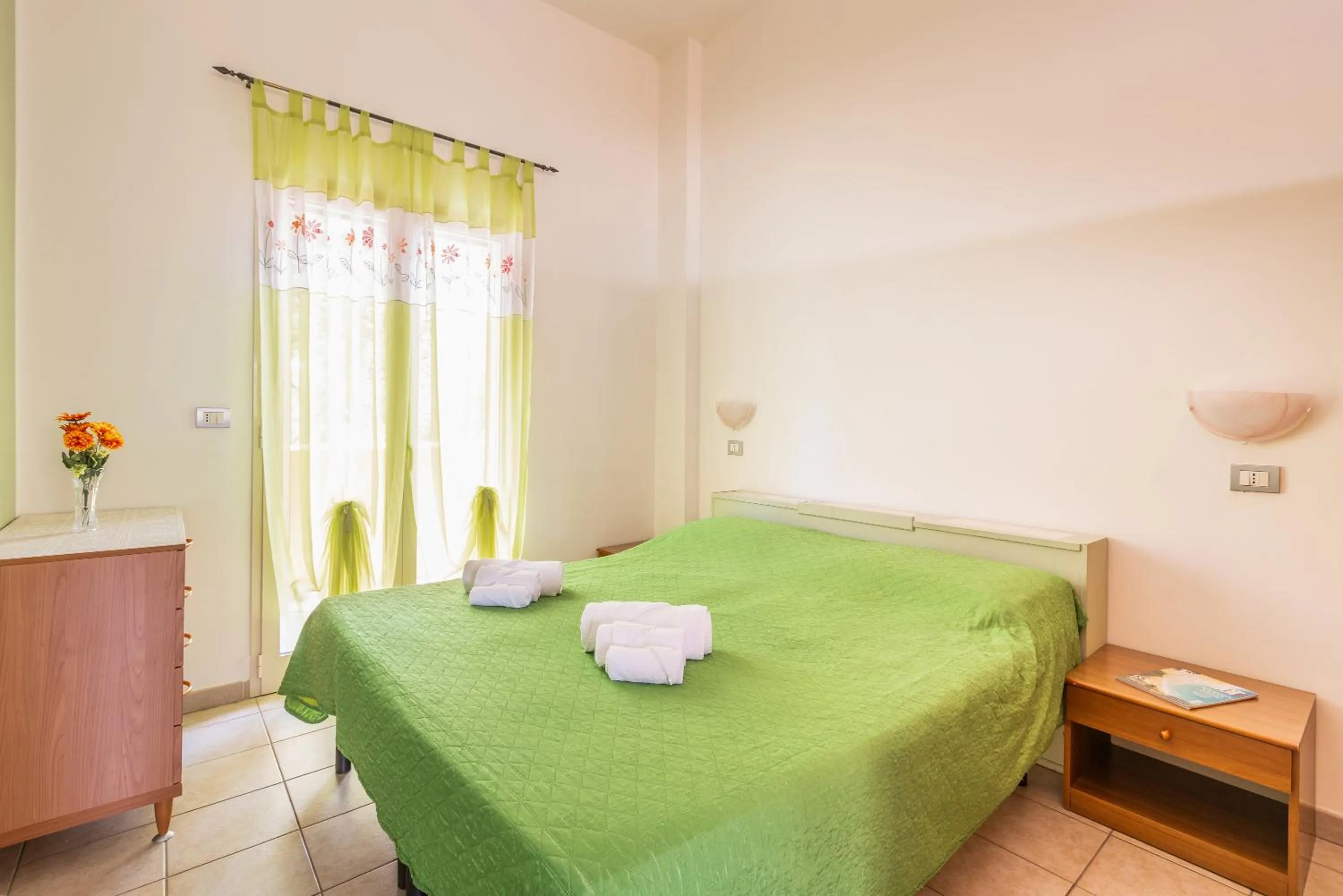 Bedroom, Bed in Hotel Palme Gemelle