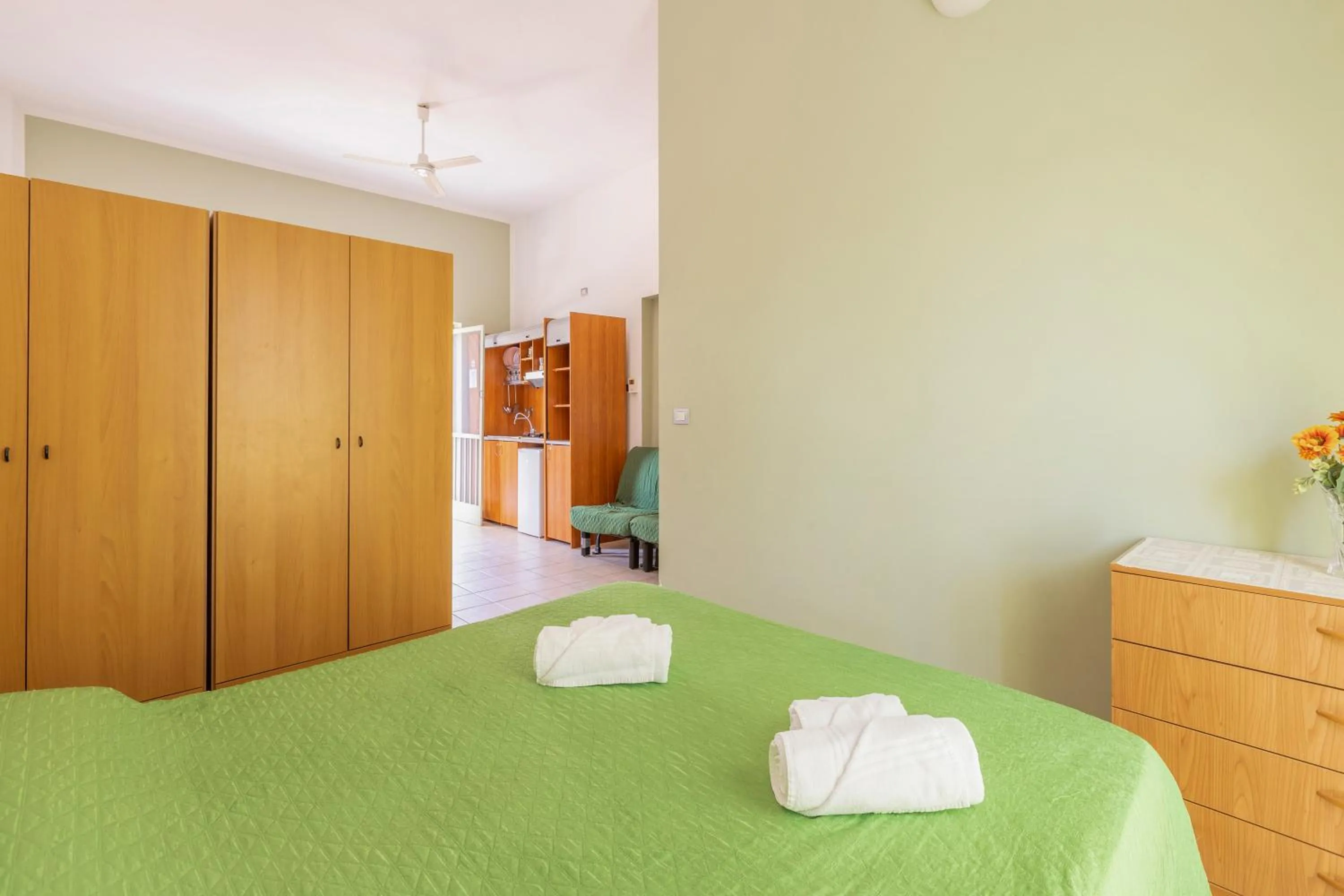 Kitchen or kitchenette, Bed in Hotel Palme Gemelle