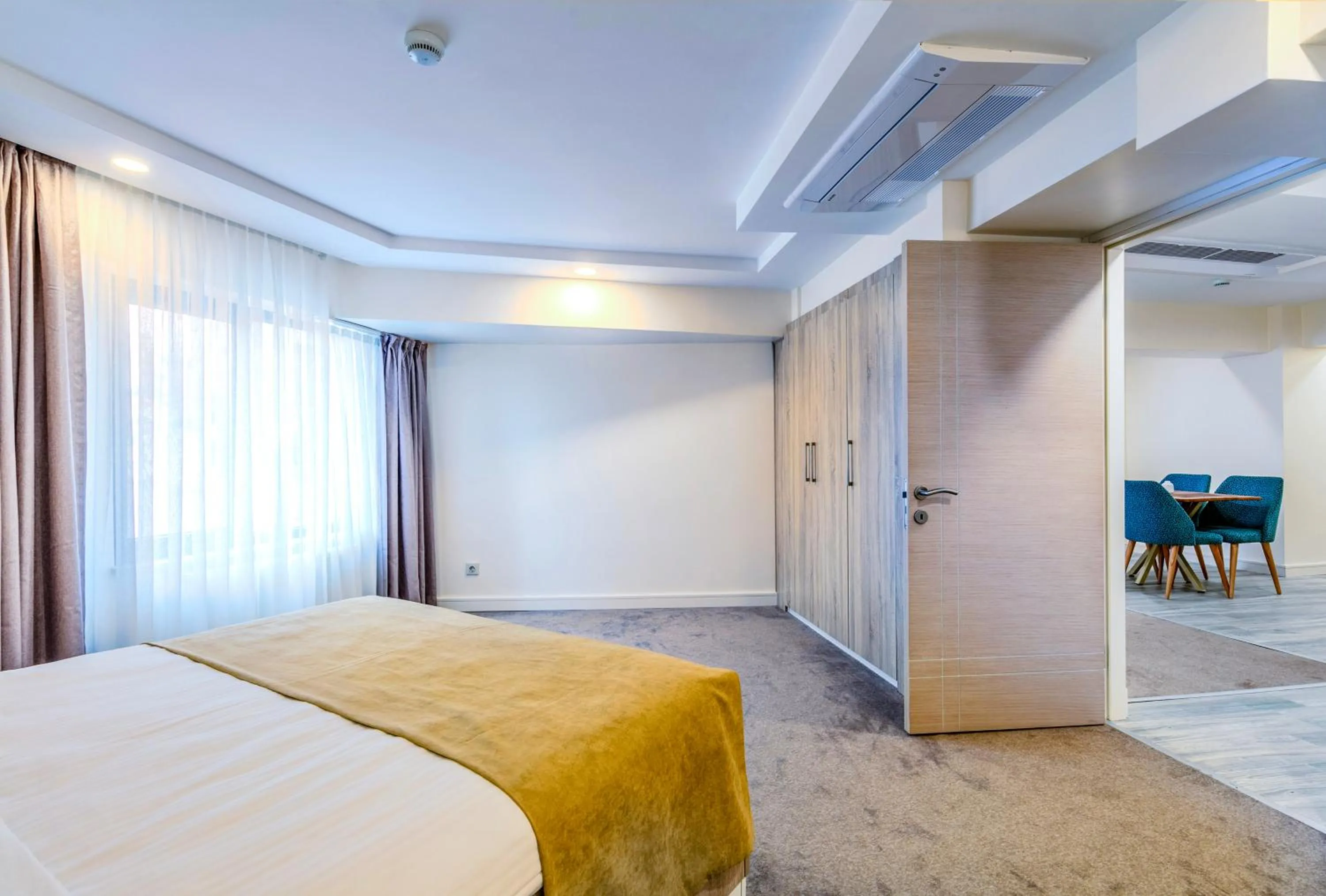 Bed in Roys Hotel & Suites