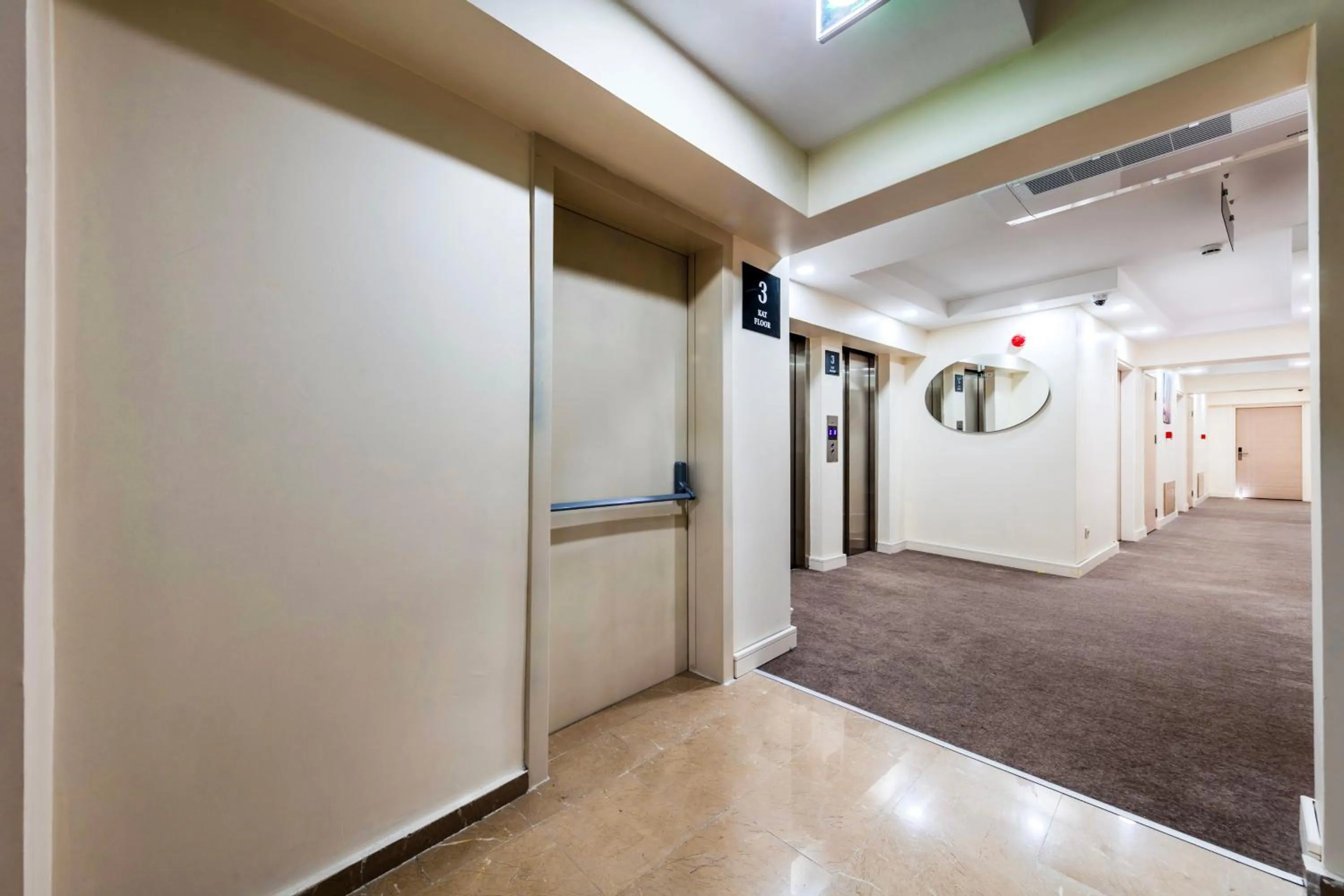 elevator in Roys Hotel & Suites