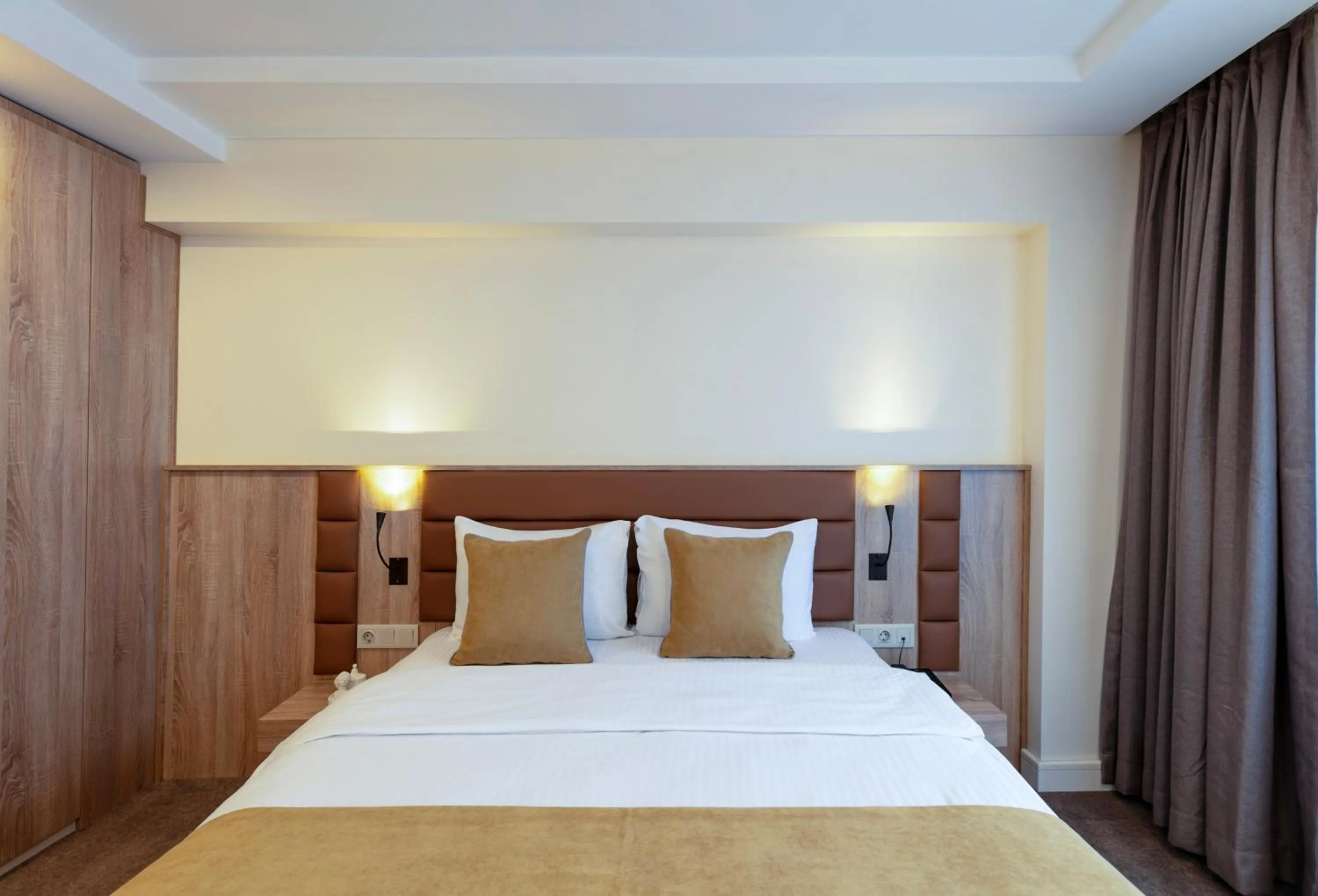 Bed in Roys Hotel & Suites