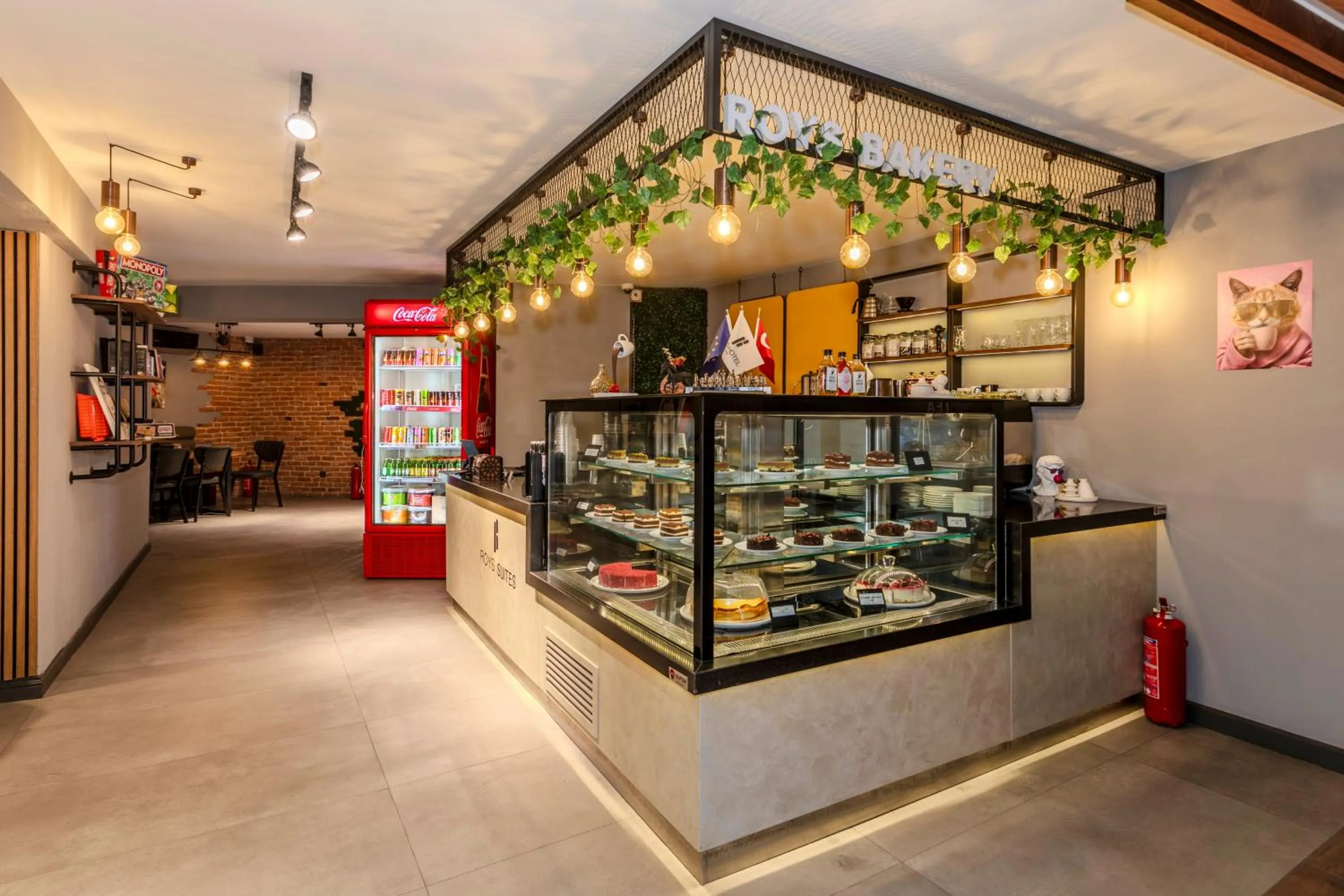 Restaurant/places to eat in Roys Hotel & Suites