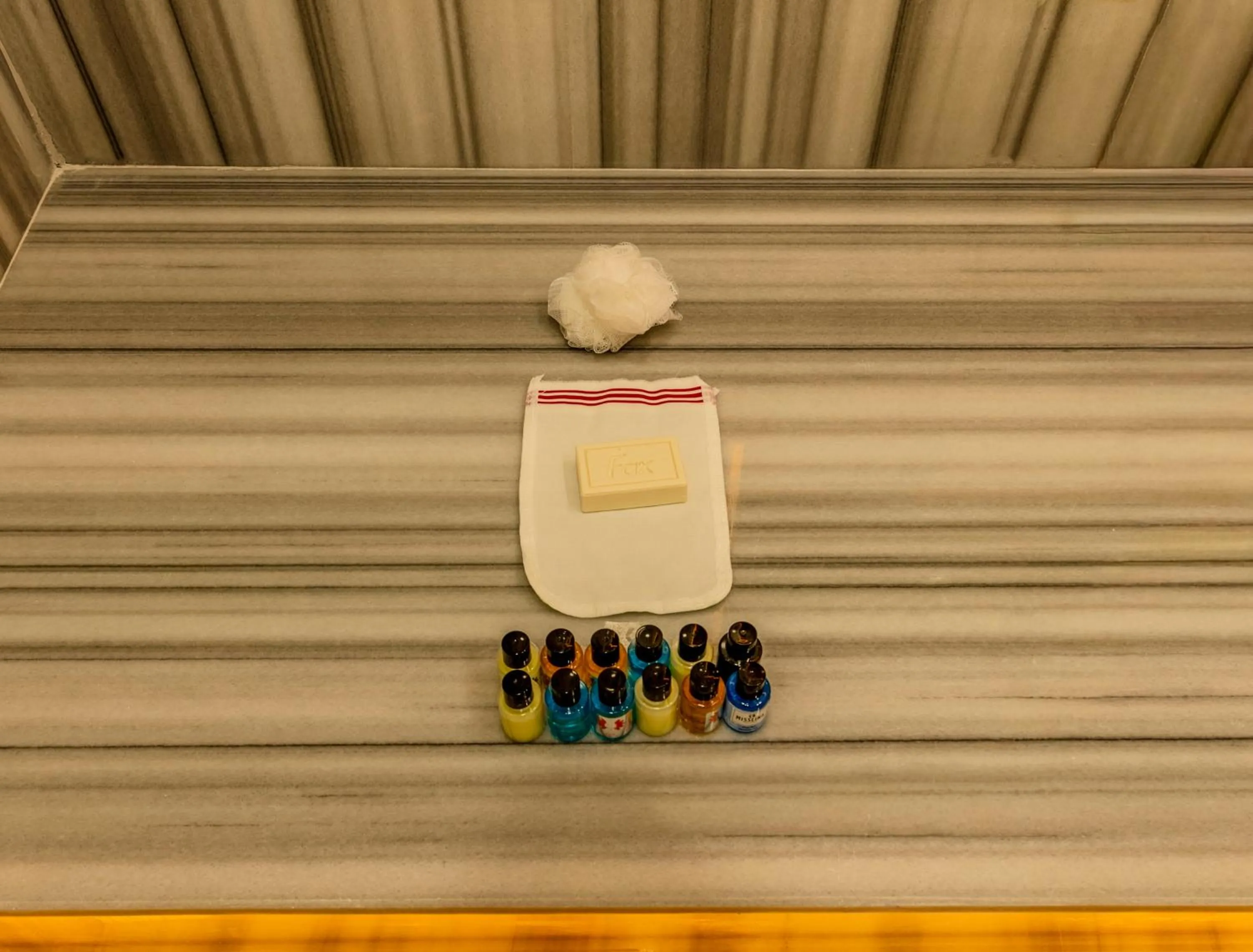 Steam room in Roys Hotel & Suites