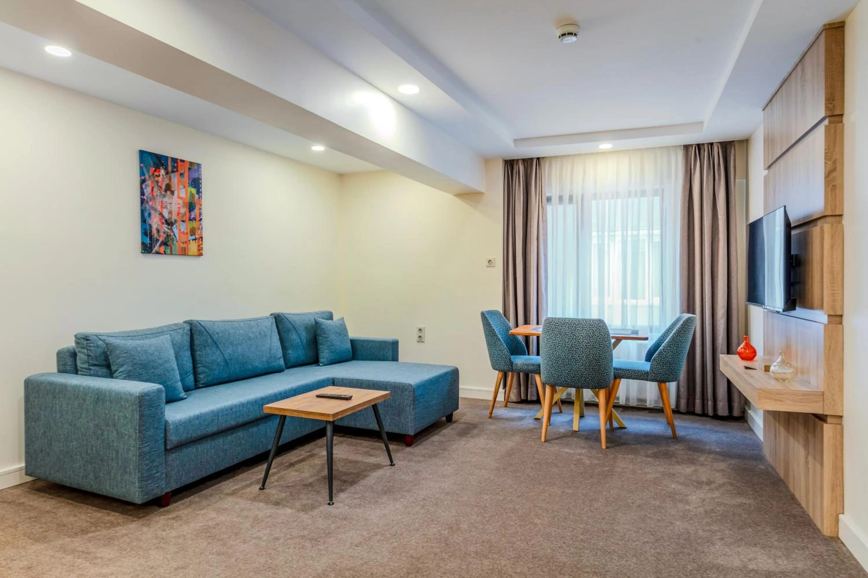 Living room in Roys Hotel & Suites