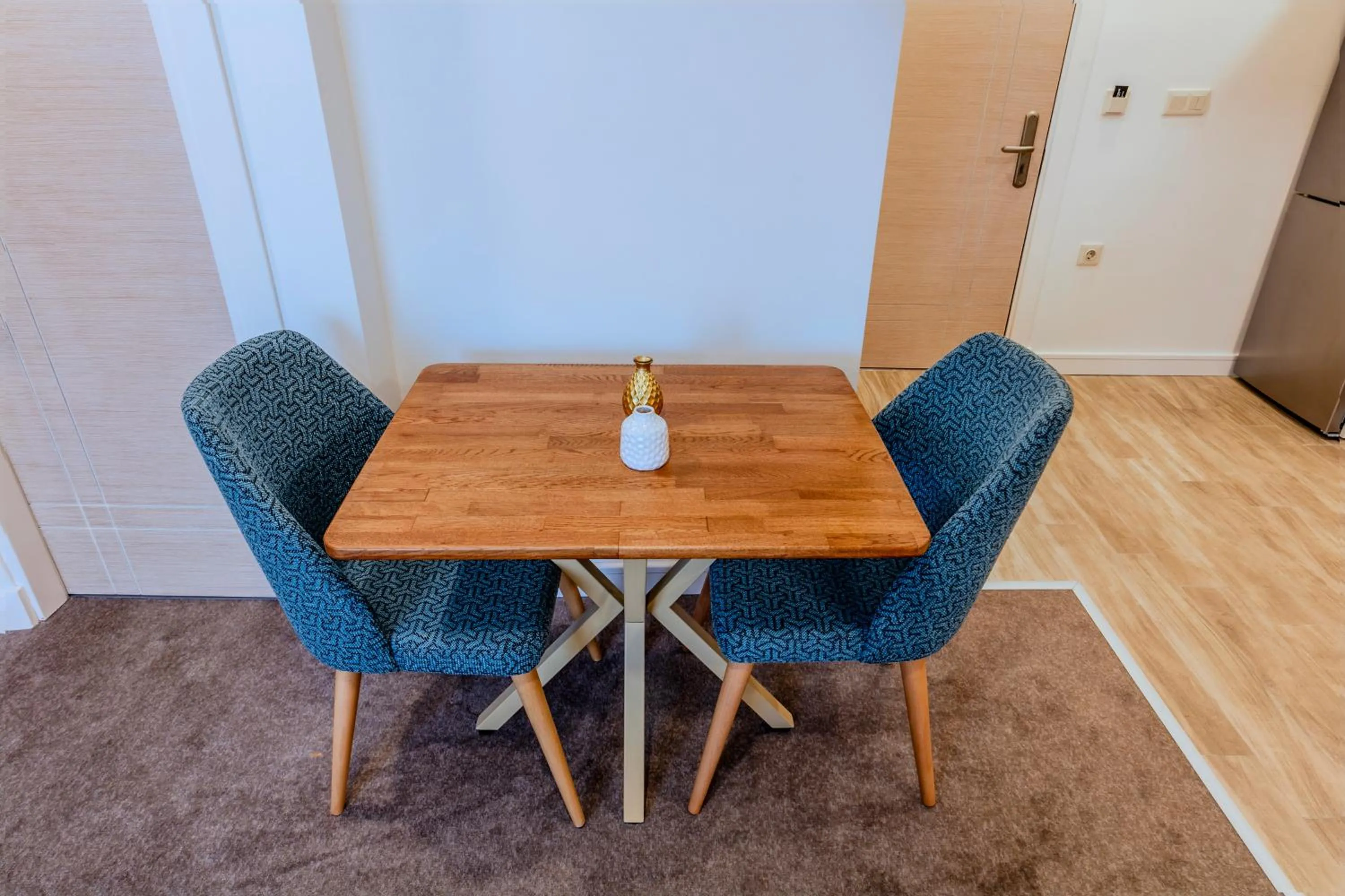 Seating area in Roys Hotel & Suites