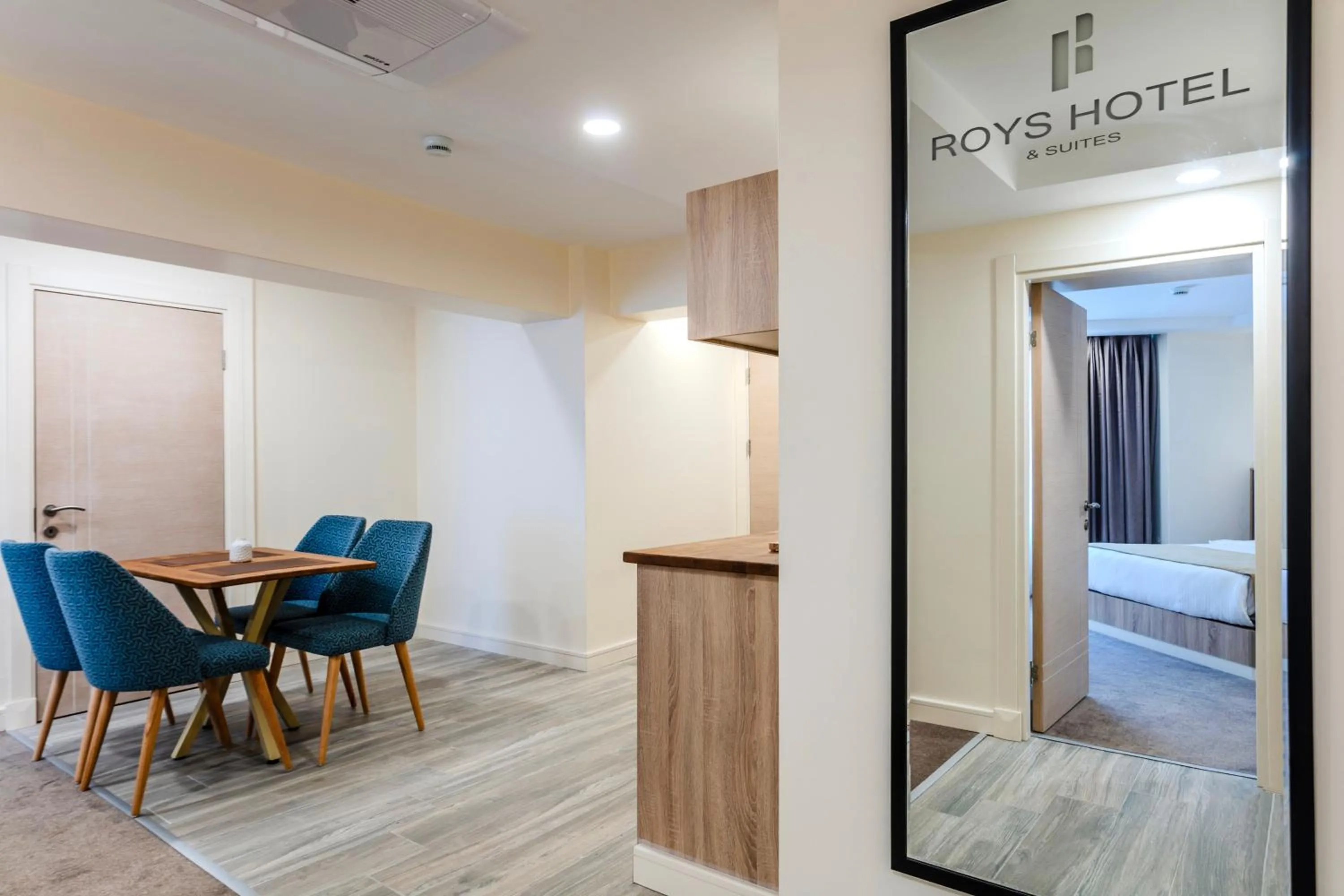 Dining area, Bed in Roys Hotel & Suites